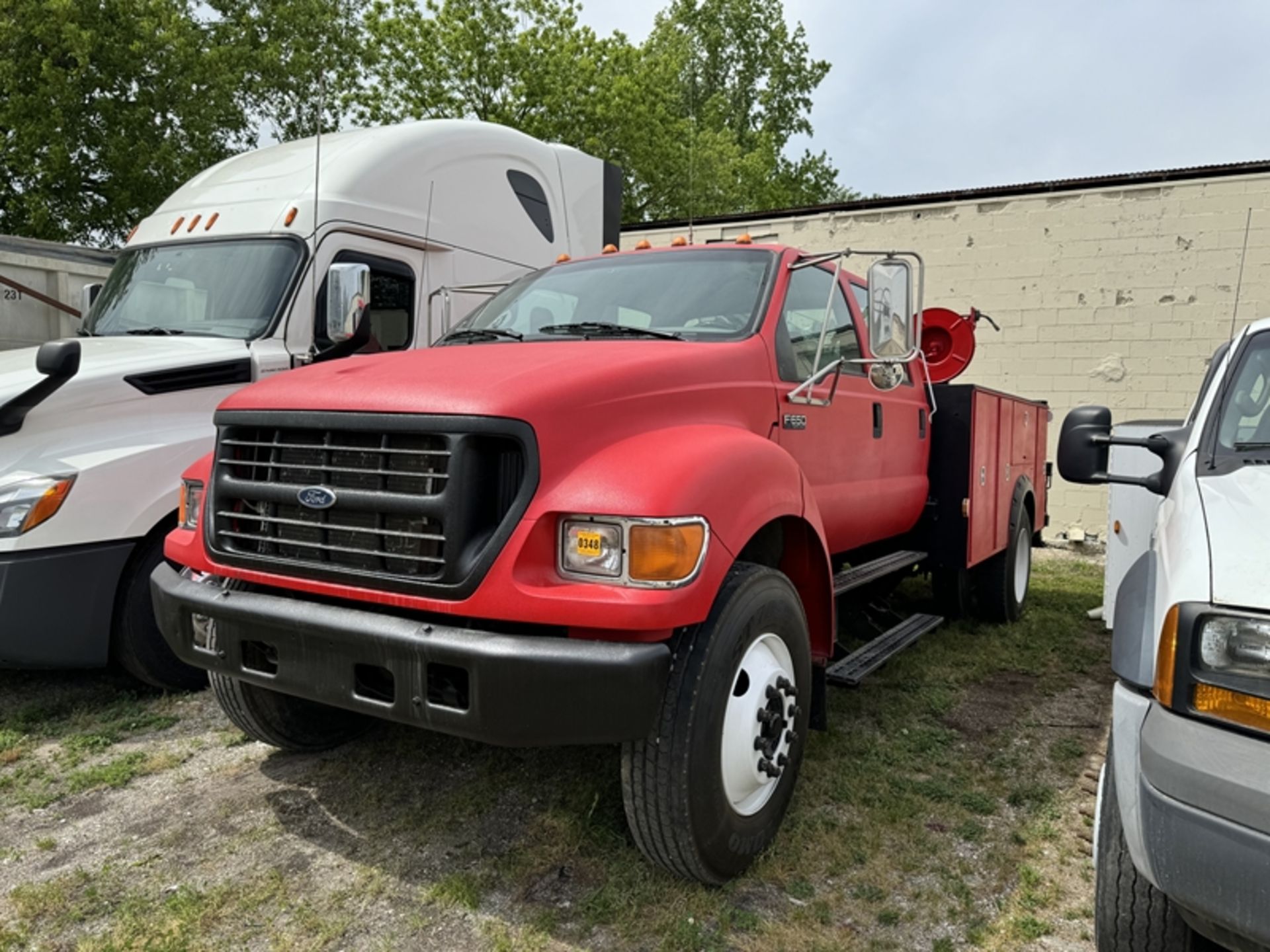 2000 FORD F-650 crew cab diesel service truck with Venturo HT25KX crane and air compressor - 77,