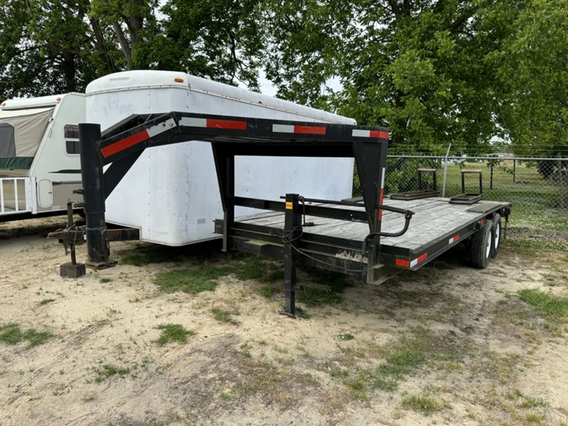 20’ gooseneck equipment trailer with ramps - NO TITLE - NCX01031430