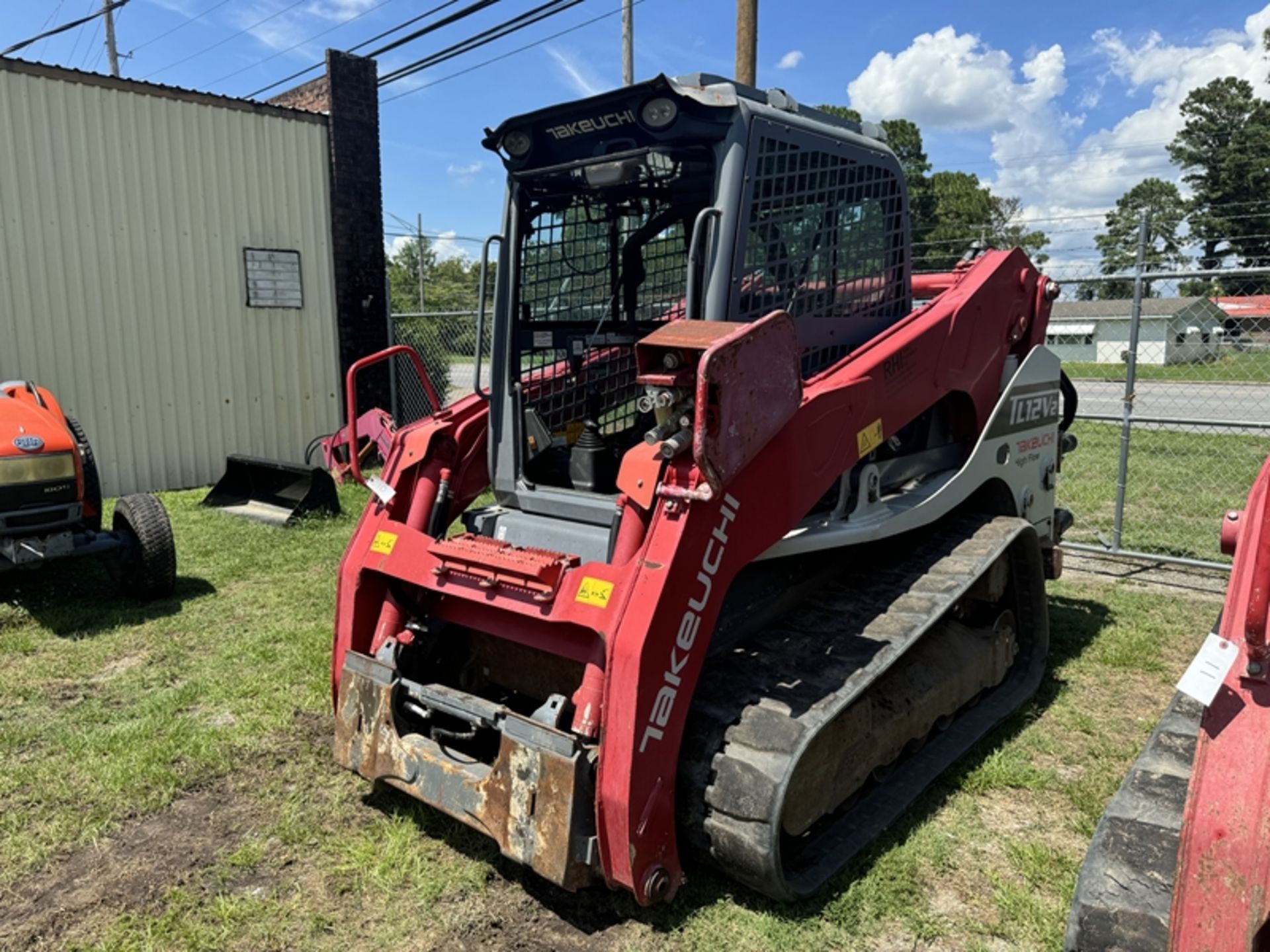 2017 TAKEUCHI TL12V2 "high-flow" rubber track skid steer loader - 1,146 hours showing - SERIAL: