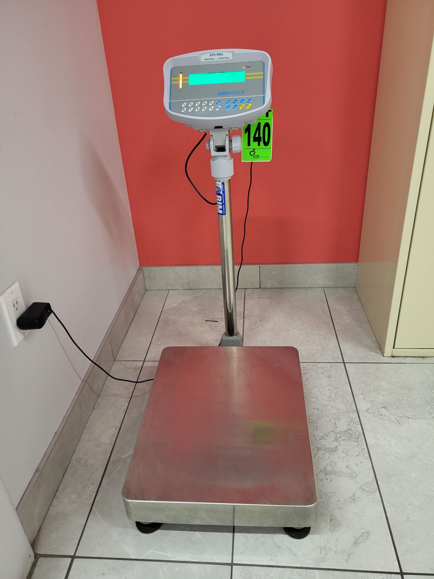 ADAM mod. GFK-660a Floor Checkweighing Scale, 660 lb / 300kg x 0.05lb/0.02kg - Image 3 of 6