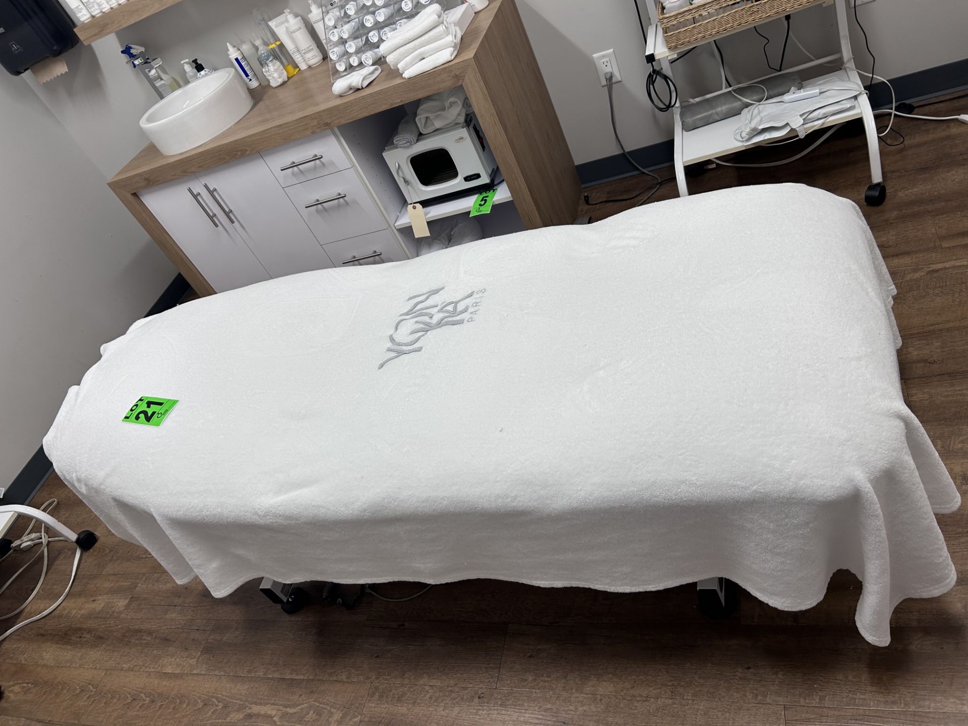 Electronic Massage Bed - Image 5 of 5