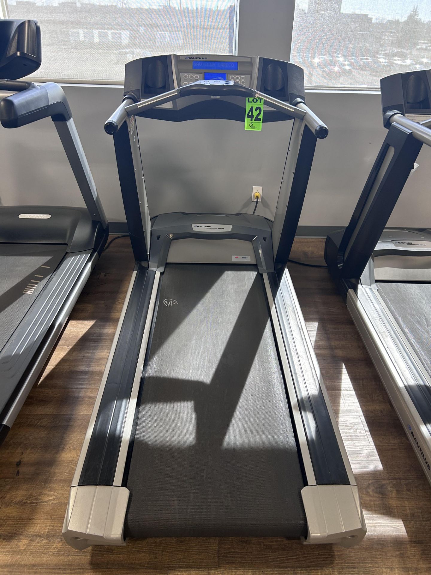 NAUTILUS mod. T914 Commercial Treadmill with backlit LED Console