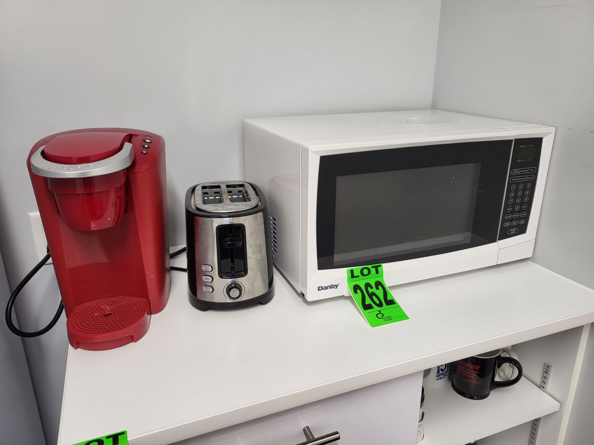 Lot of (3) Appliances incl. KEURIG Machine, HAMILTON BEACH Toaster and DANBY mod. DMW1110WDB counte