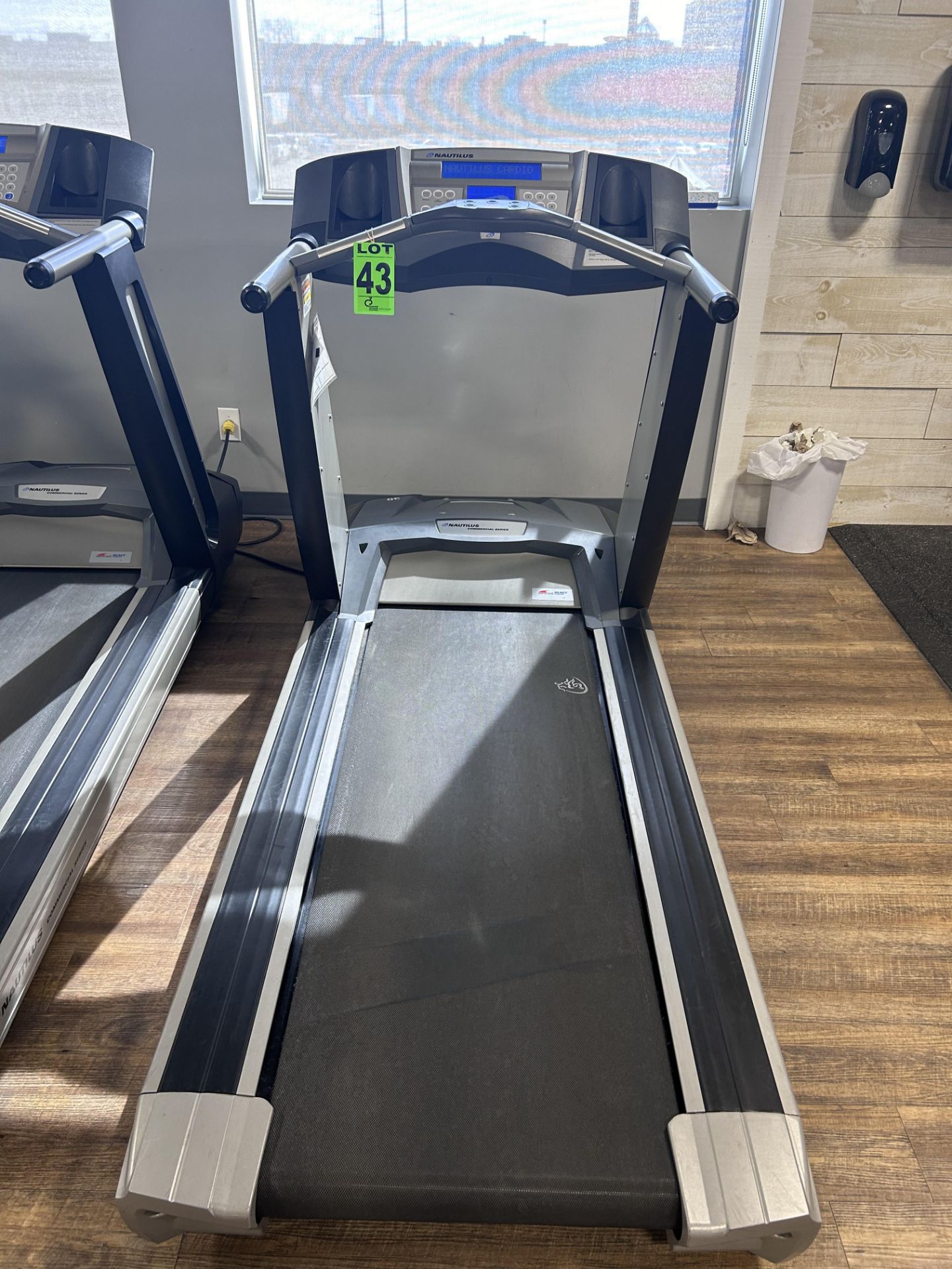 NAUTILUS mod. T914 Commercial Treadmill with backlit LED Console