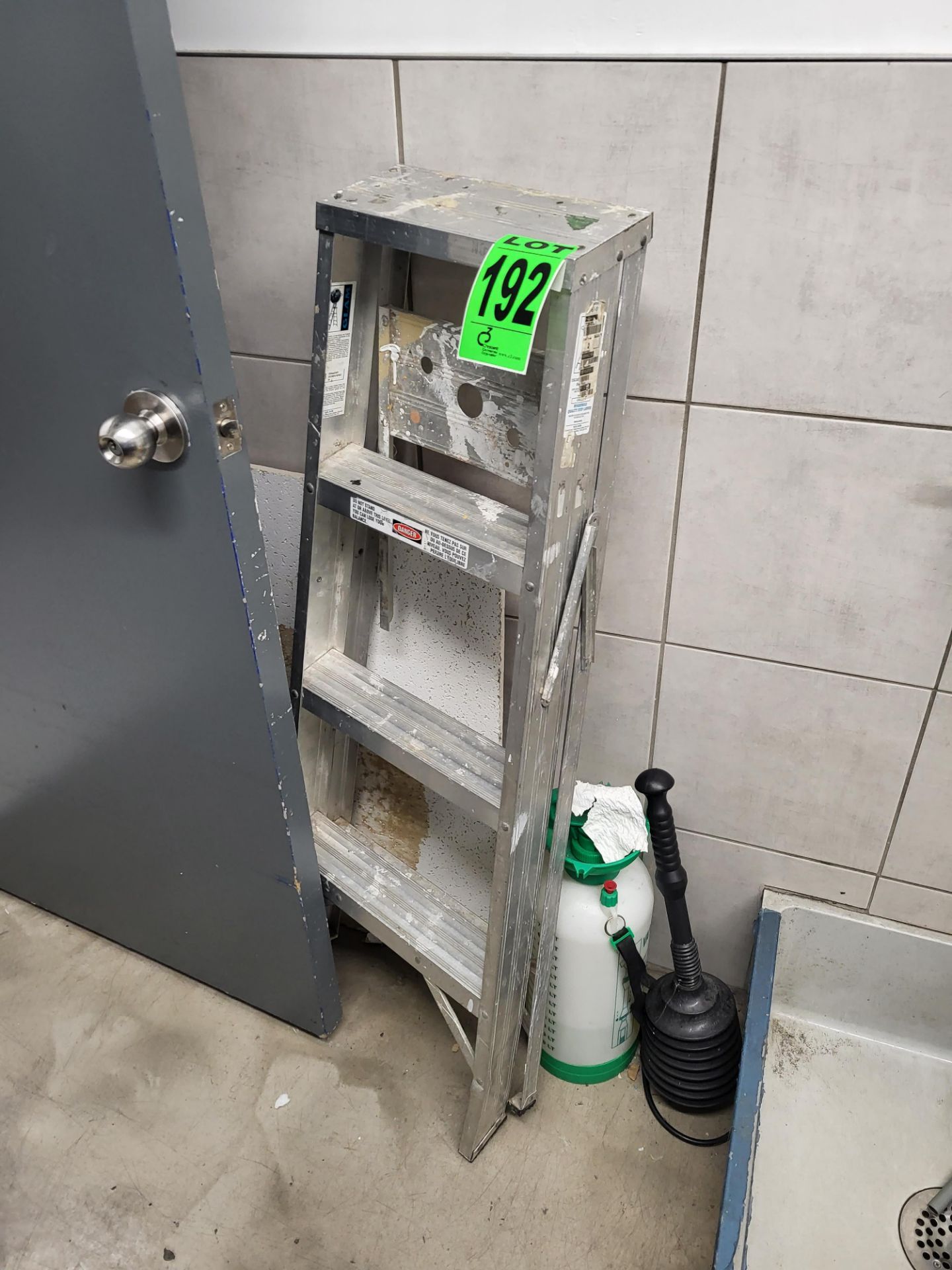 3-step aluminum stepladder