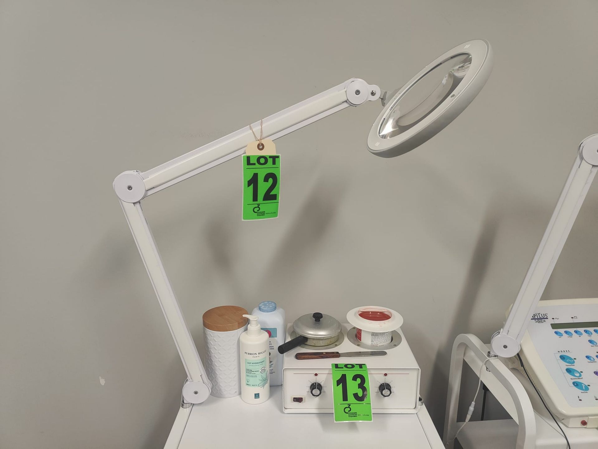 3-Level Facial trolley with adjustable magnifying lamp - Image 2 of 5