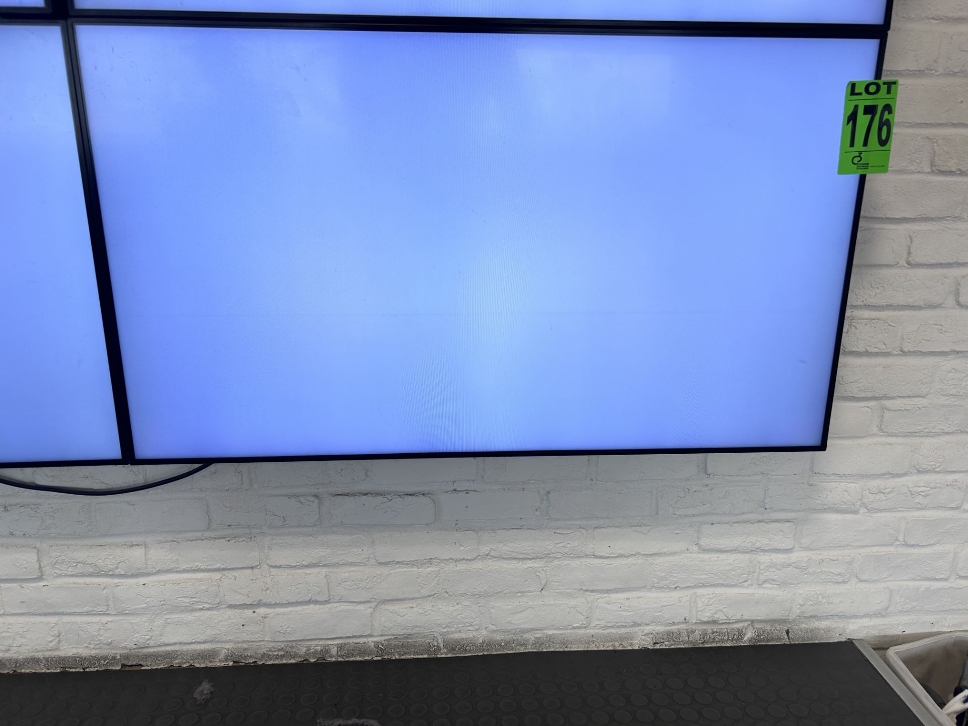 48" Wall-mount Flatscreen Display, with Bracket