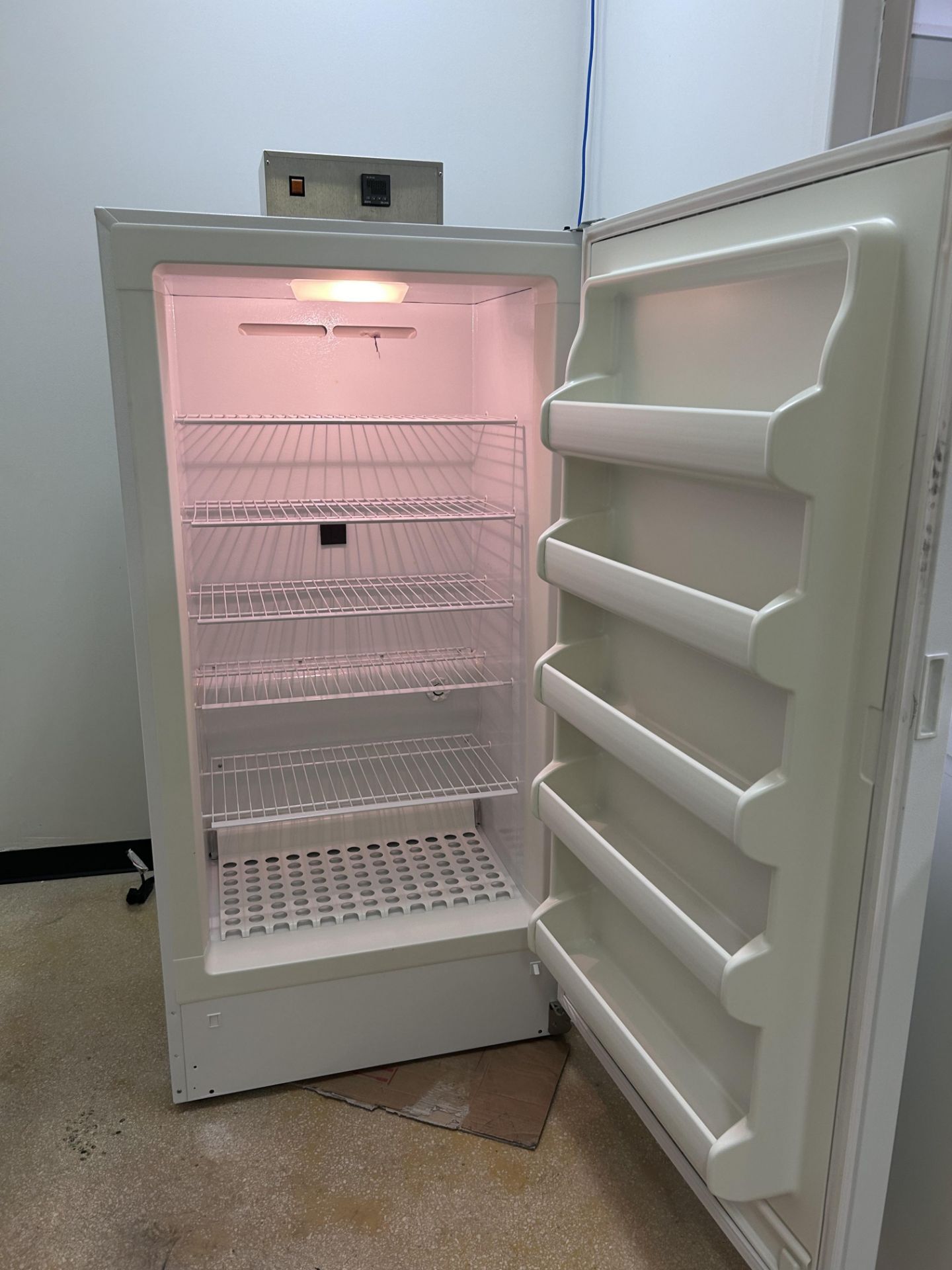 Refrigerator Mod. FFFH17F1RW0 - Image 2 of 4