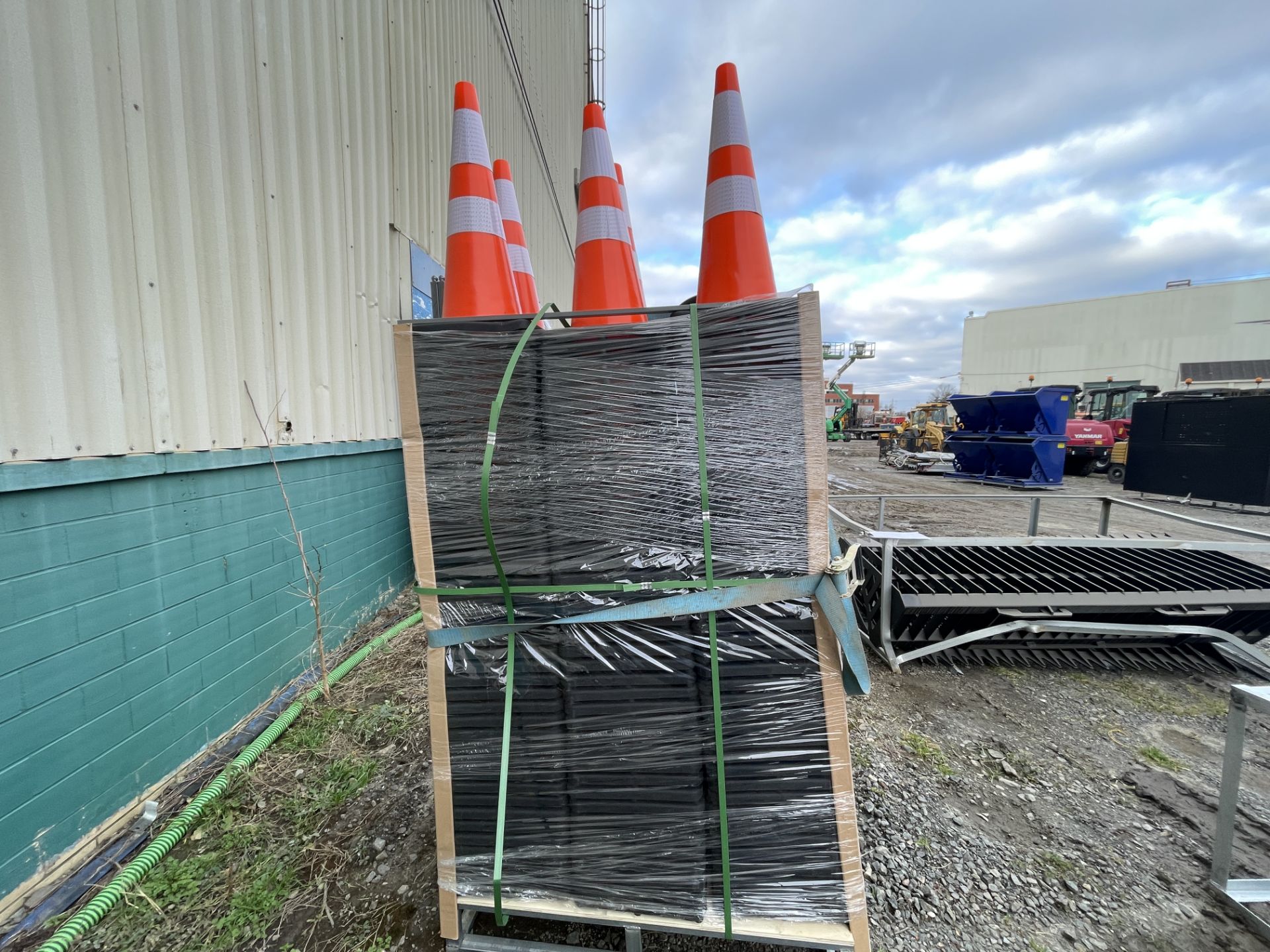 Brand New Lot of 250 Safety Highway Cones (NY244) - Image 3 of 6