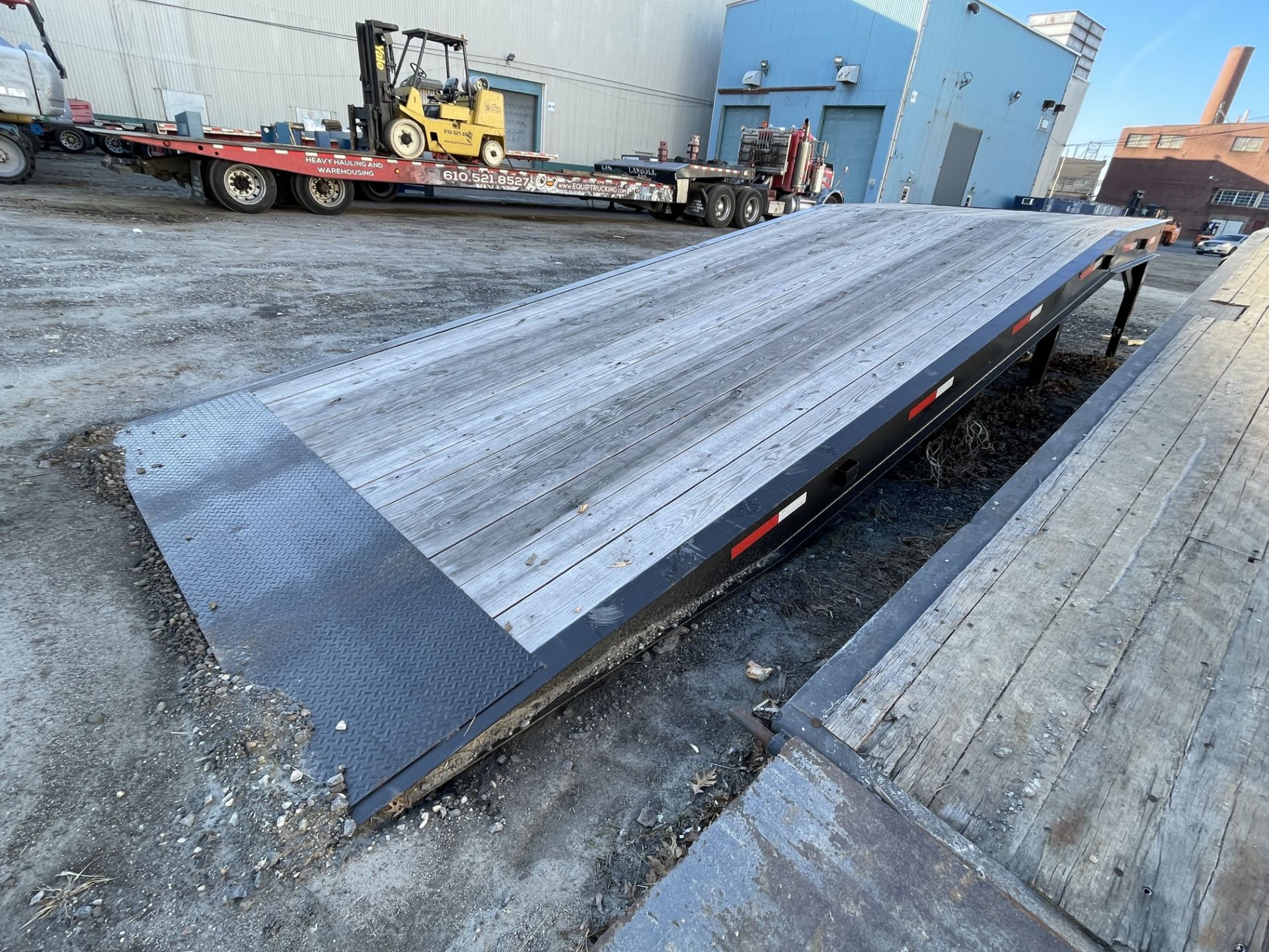 New 45,000lb 25ft Loading Dock Ramp - Image 5 of 10