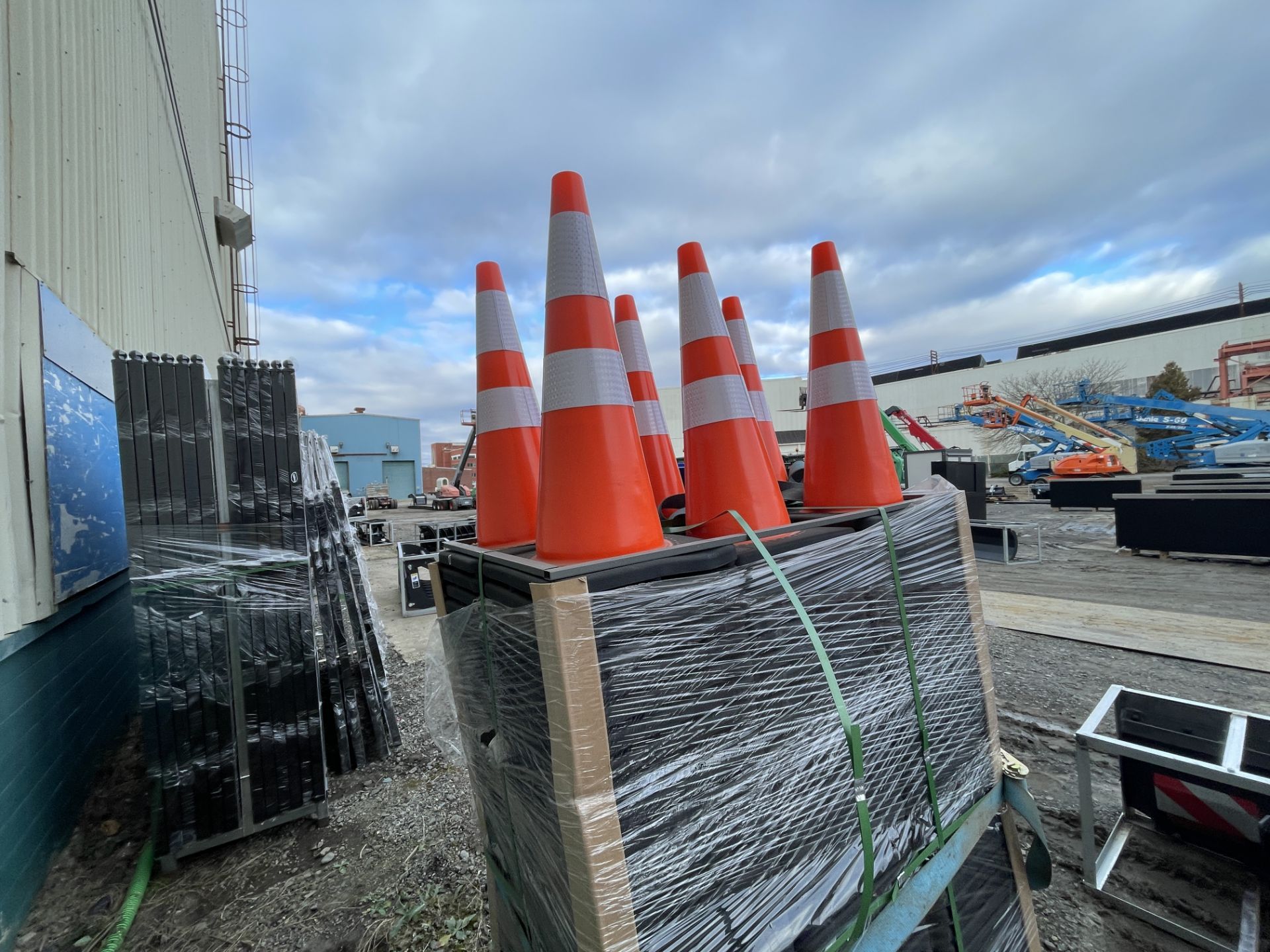 Brand New Lot of 250 Safety Highway Cones (NY244) - Image 4 of 6