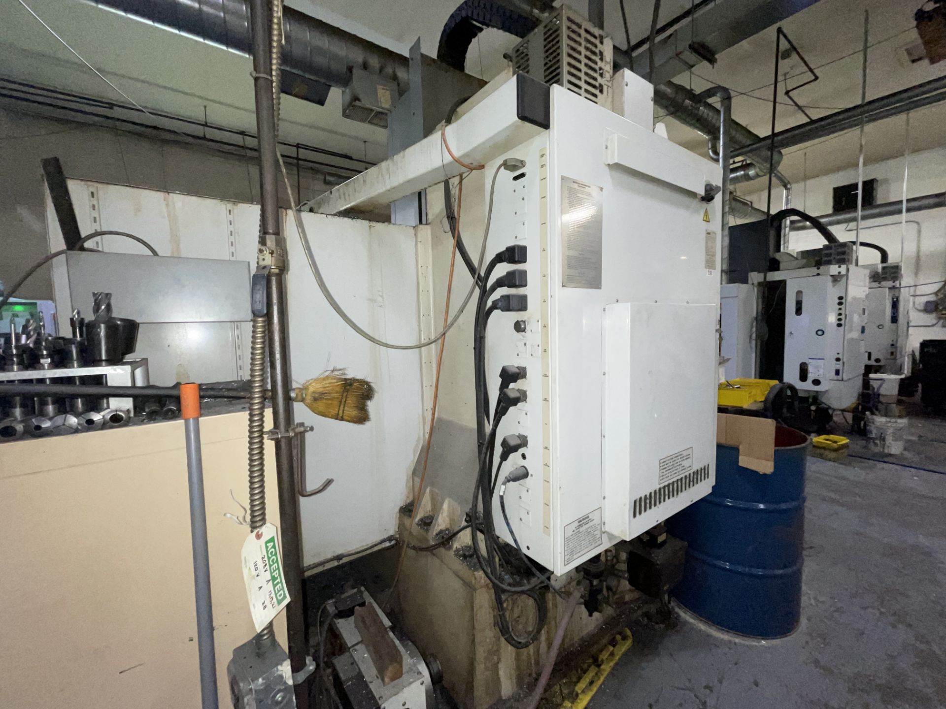 Haas VF3 Vertical Machining Center (H4KEN) - Image 8 of 20