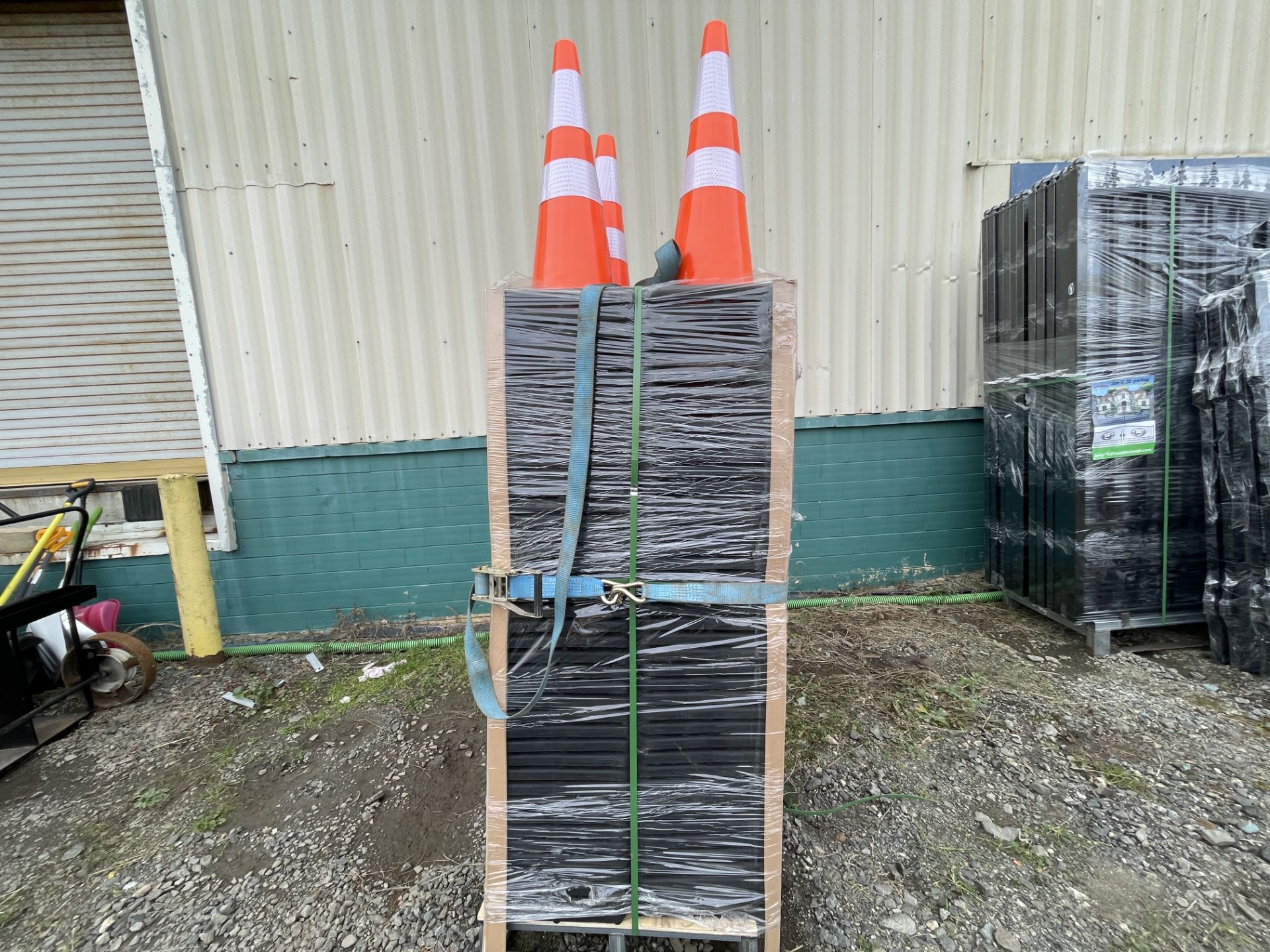 Brand New Lot of 250 Safety Highway Cones (NY244)