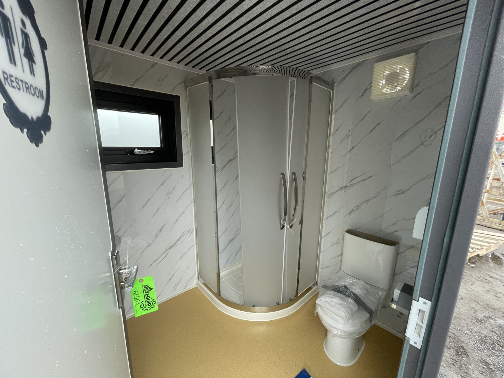 Brand New Bastone Bathroom w Shower (NY653) - Image 3 of 10