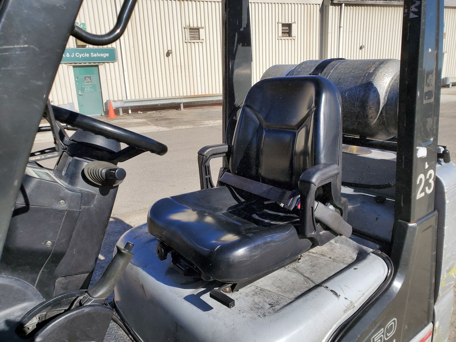 Nissan MCP1F2A25LV 5,000lb Forklift - Image 14 of 18
