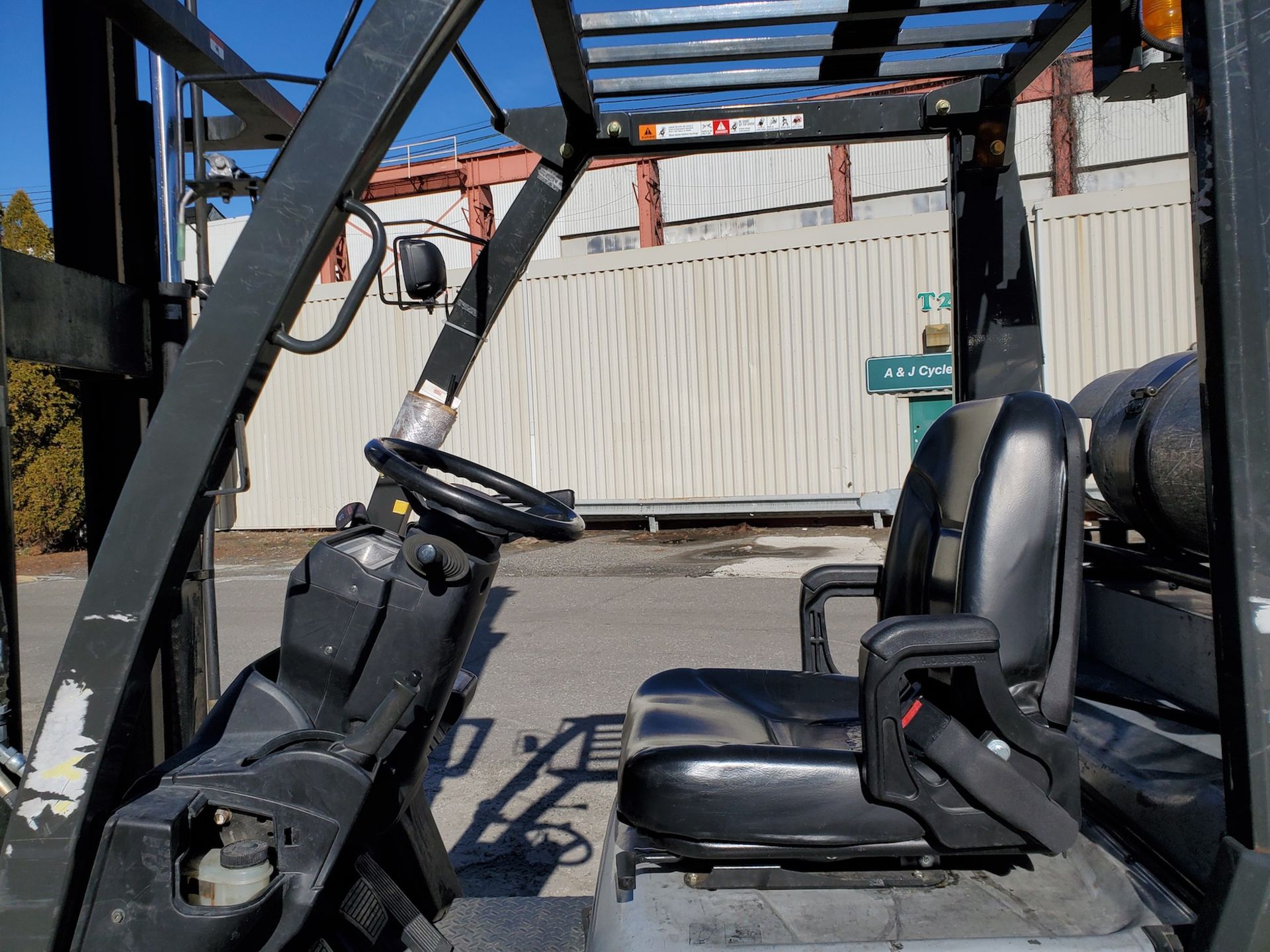 Nissan MCP1F2A25LV 5,000lb Forklift - Image 10 of 18