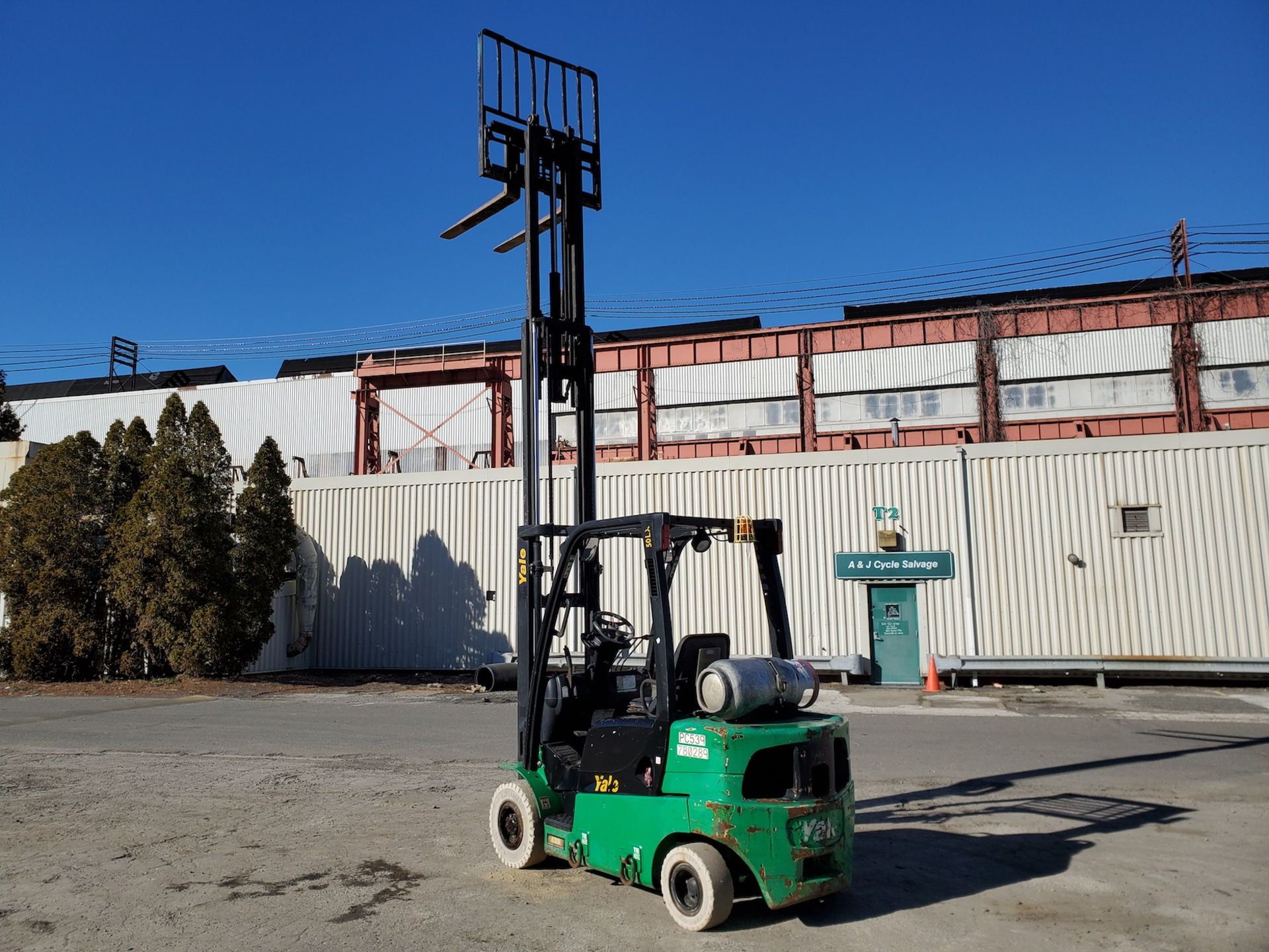 Yale GLP070 5,000 lb Forklift - Image 8 of 17