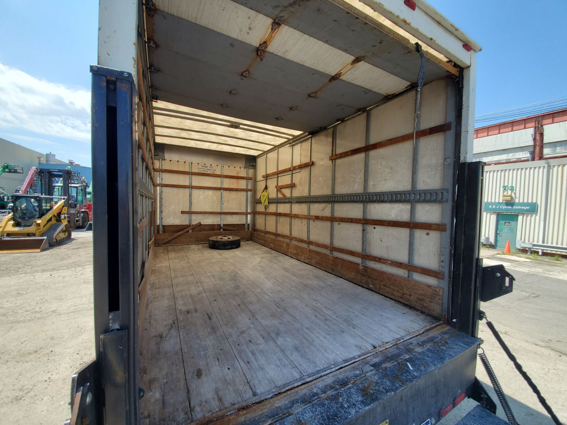 2006 GMC Box Truck (PC1) - Image 18 of 23