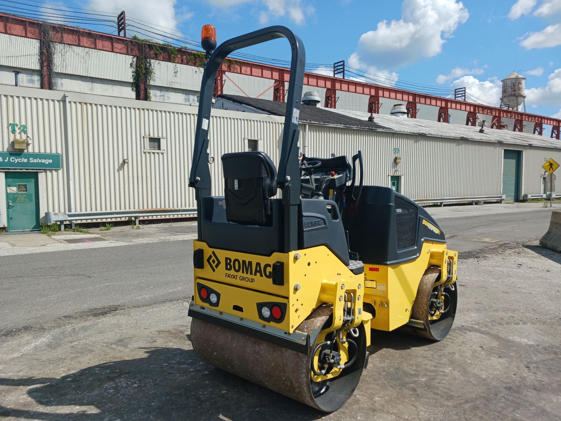 New Unused 2022 Bomag BW120AD-5 Vibratory Roller - Image 4 of 13
