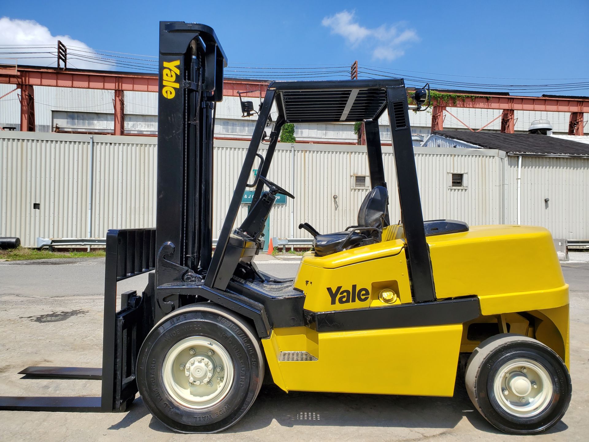 Yale GDP100MJNPBV110 10,000lb Forklift