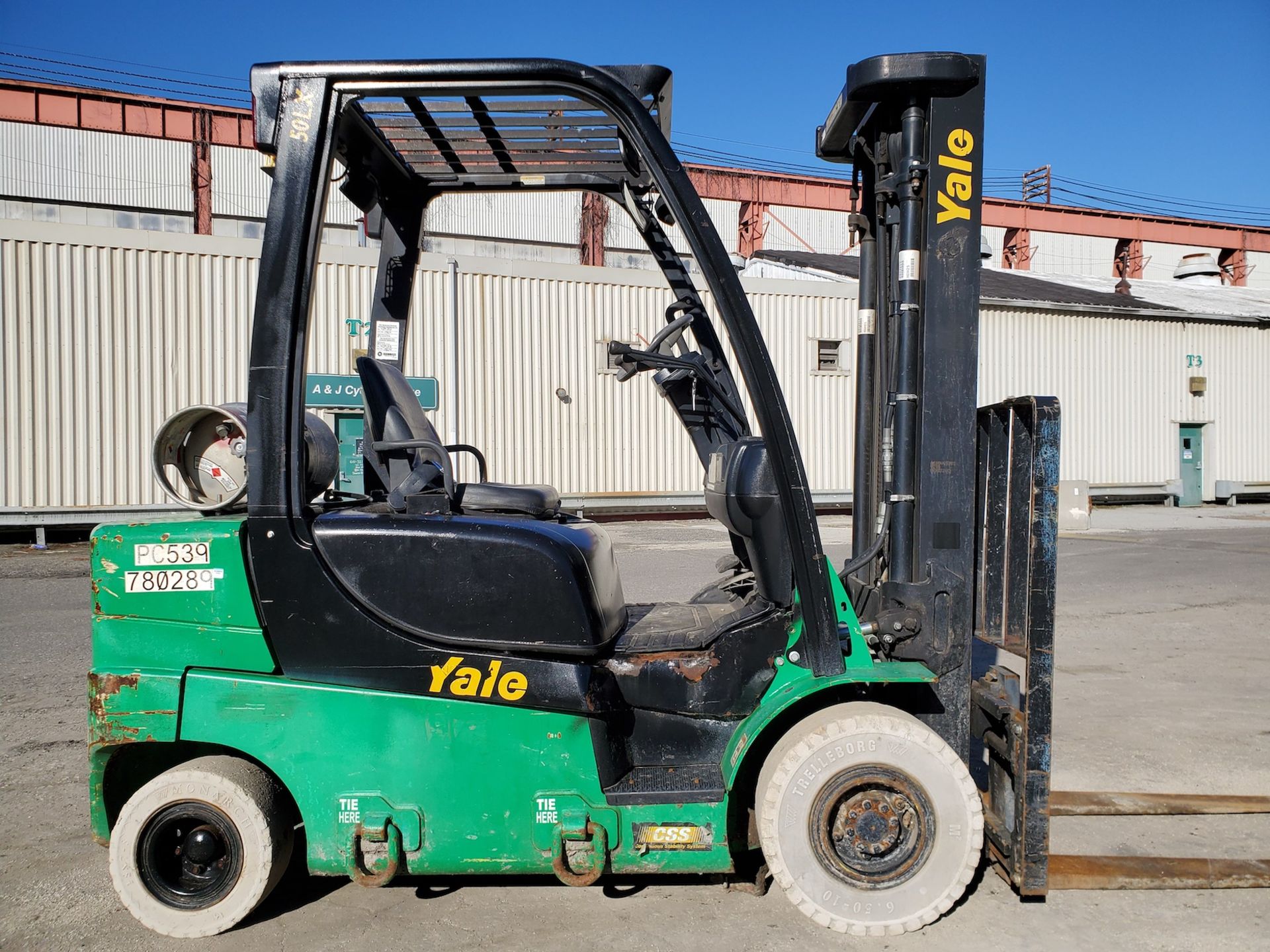 Yale GLP070 5,000 lb Forklift - Image 2 of 17