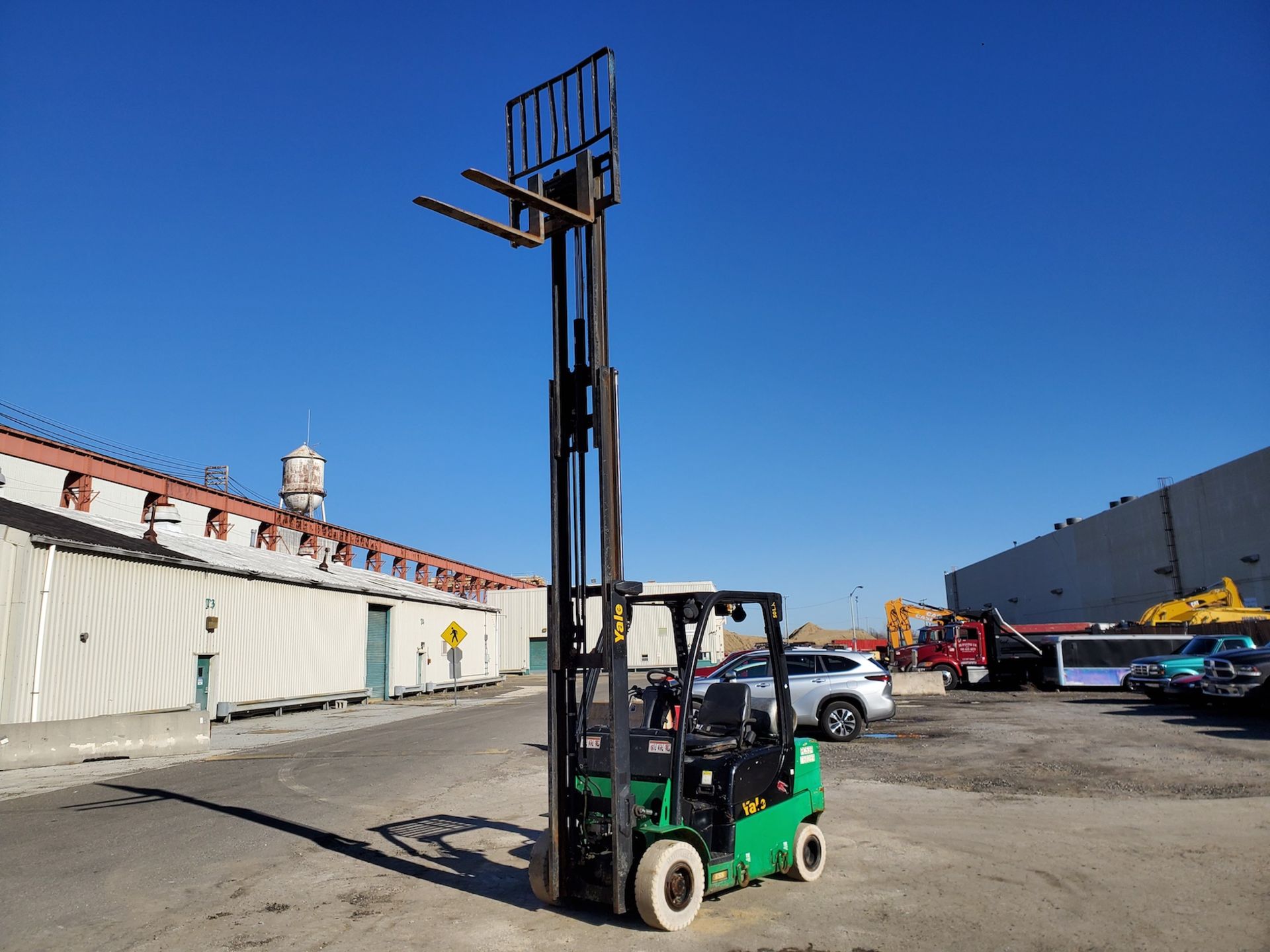 Yale GLP070 5,000 lb Forklift - Image 9 of 17