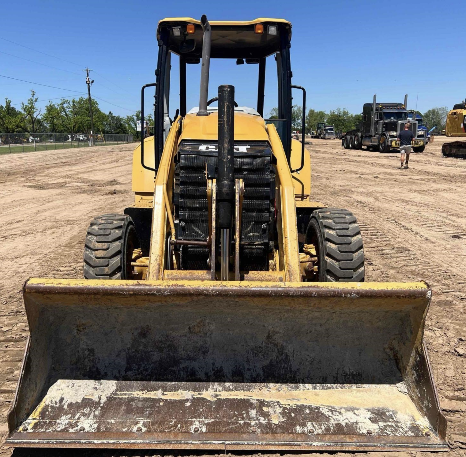 2016 Caterpillar 415F2 IL Landscape Loader - Image 2 of 7