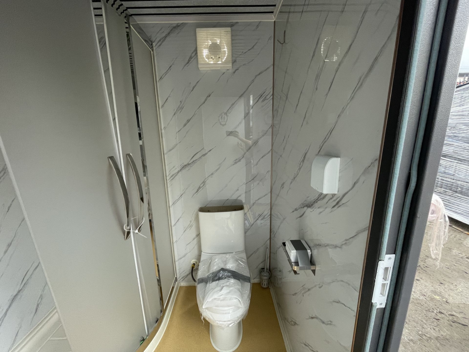 Brand New Bastone Bathroom w Shower (NY653) - Image 5 of 10