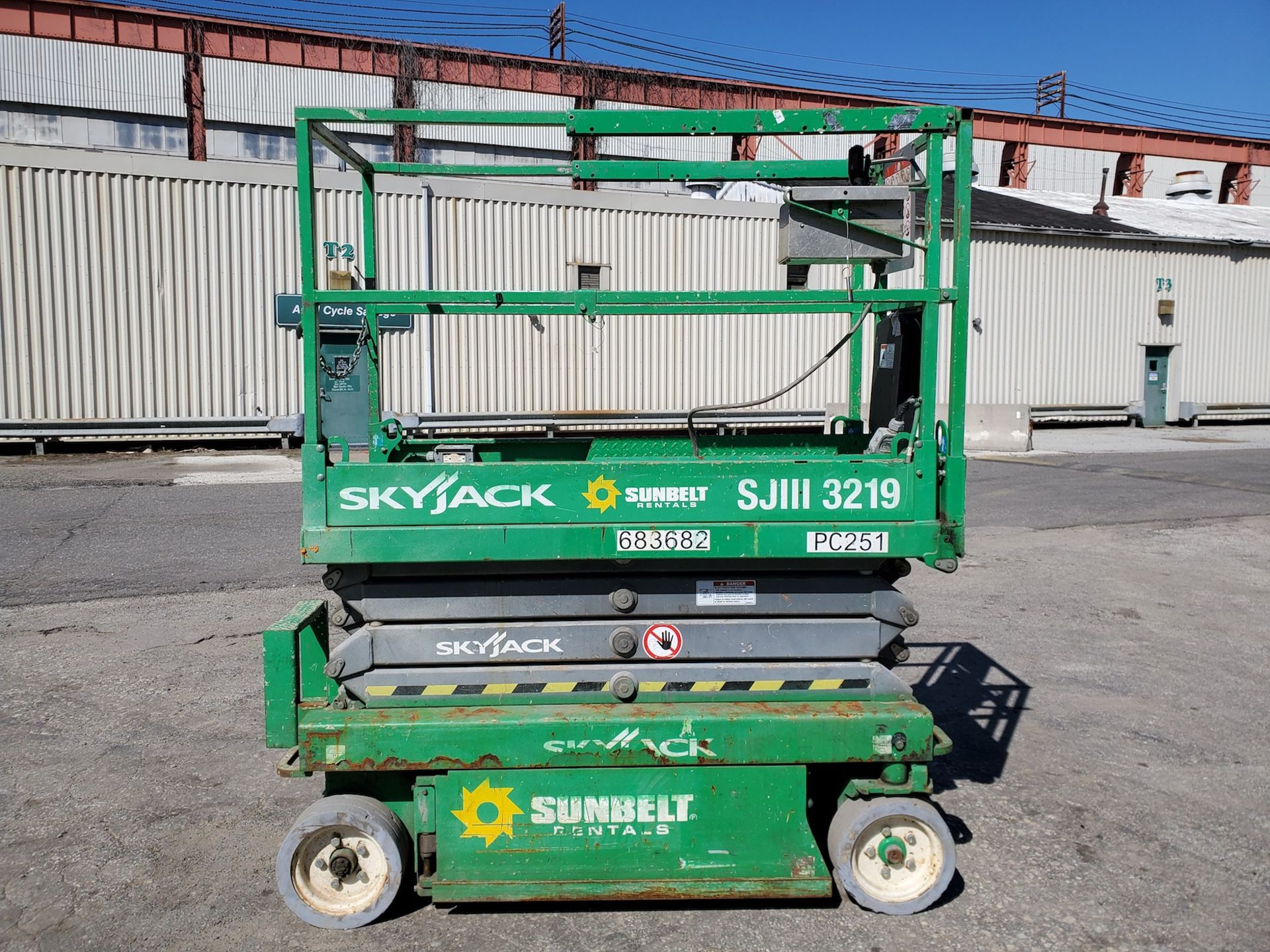 2015 SkyJack SJ111-3219 19ft Scissor Lift