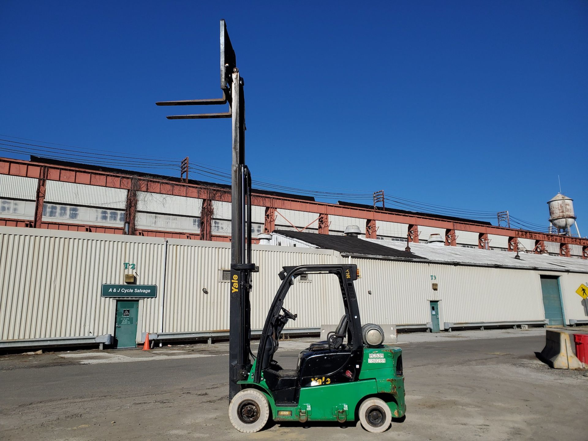 Yale GLP070 5,000 lb Forklift - Image 7 of 17