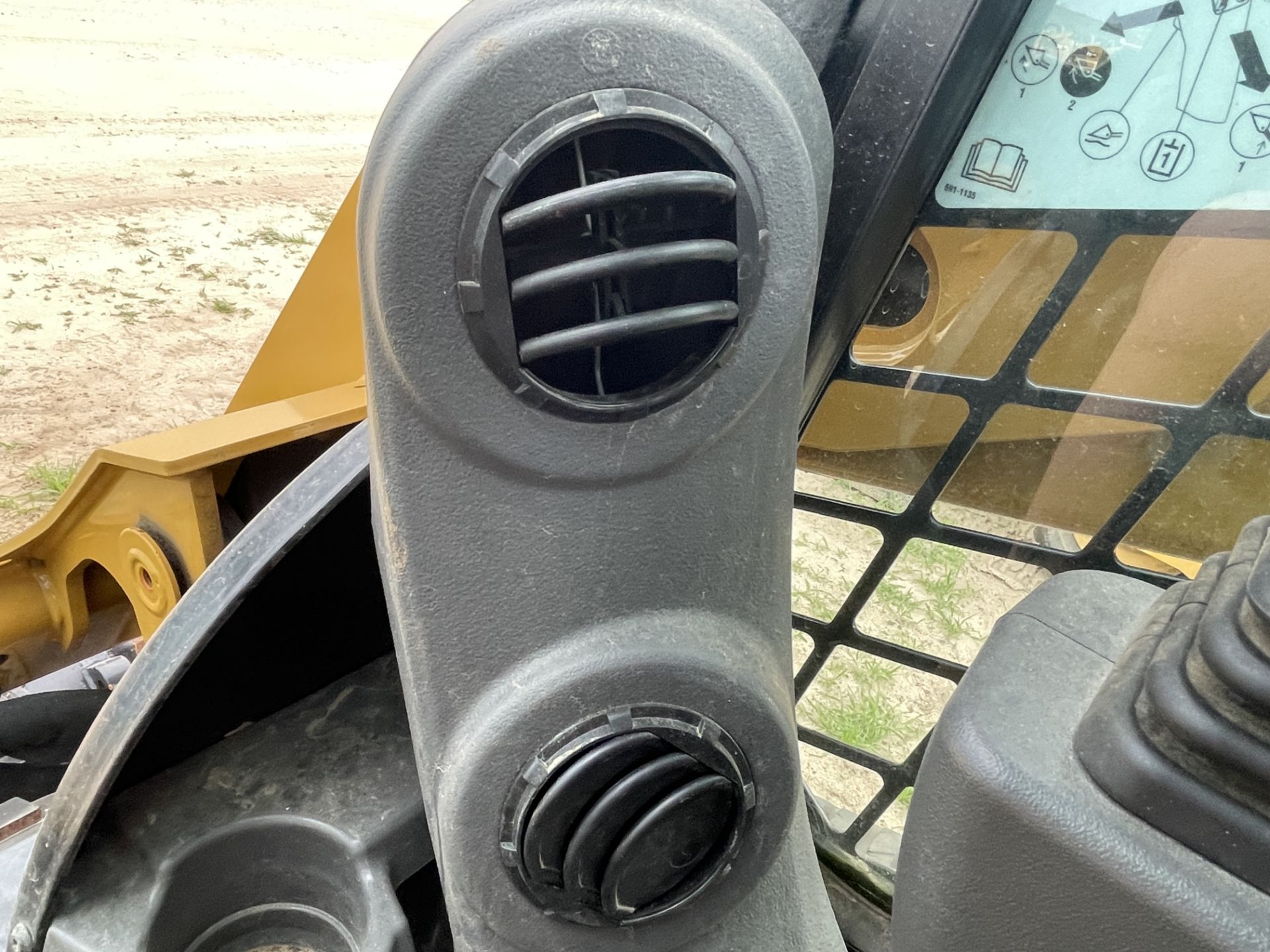 2021 Caterpillar 259D Skid Steer Only 208 hours - Image 18 of 21