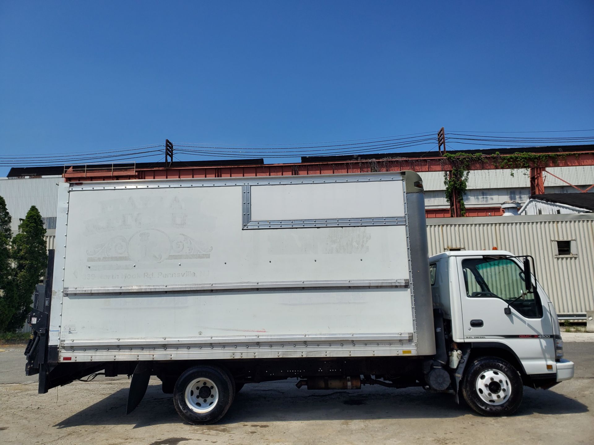 2006 GMC Box Truck (PC1)