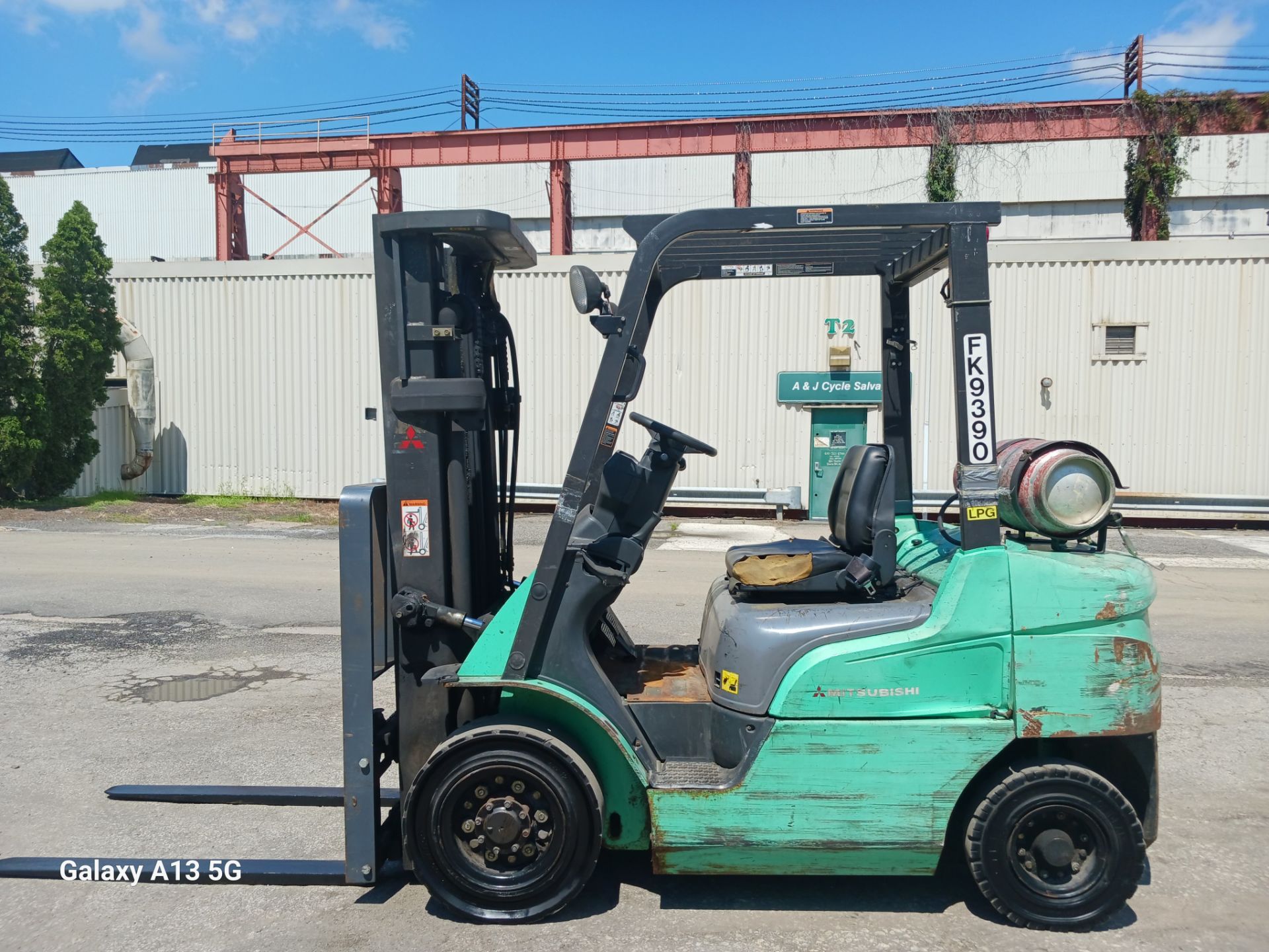 Mitsubishi FG25N 5,000 lb Forklift