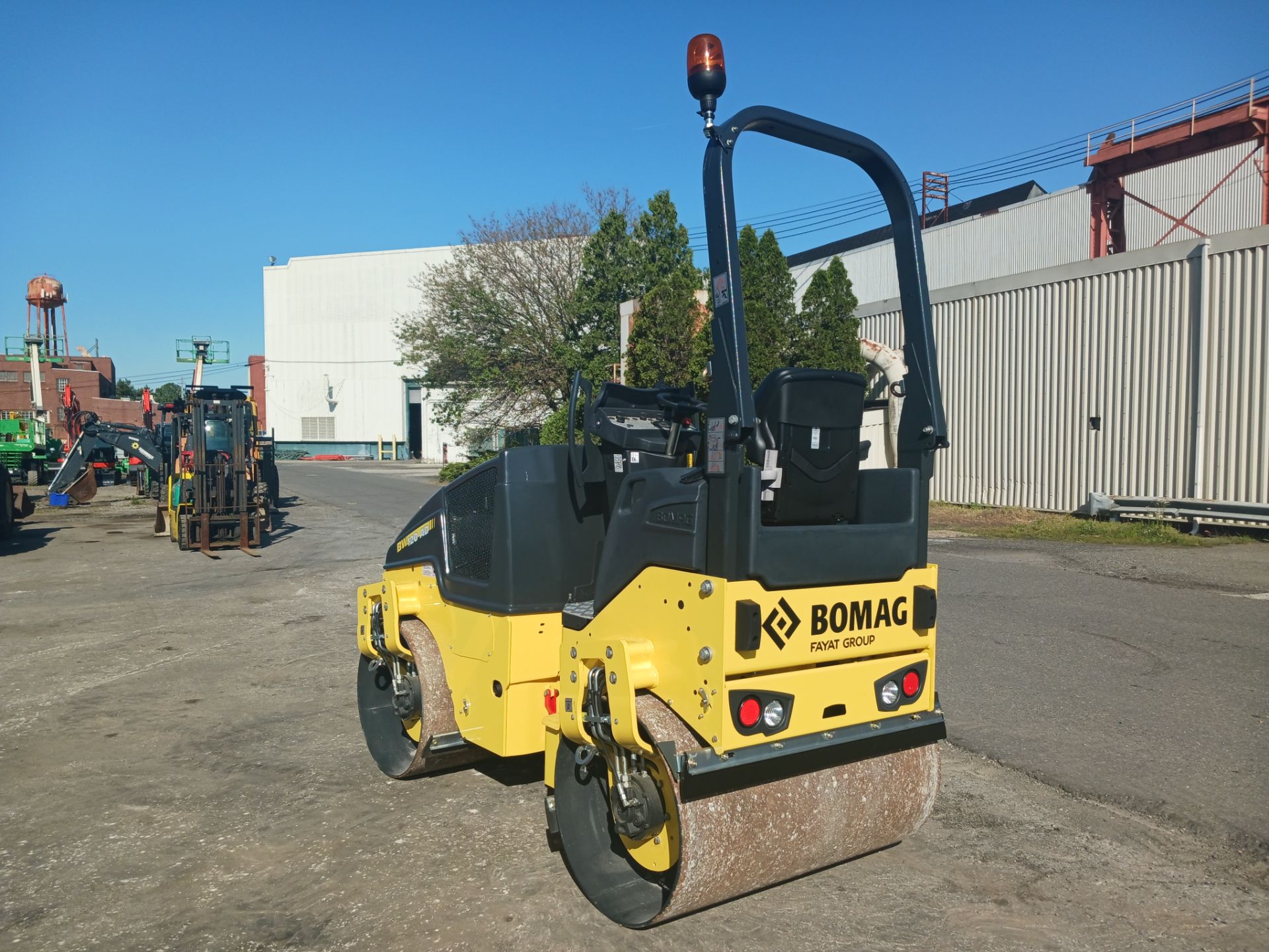New Unused 2022 Bomag BW120AD-5 Vibratory Roller - Image 5 of 13