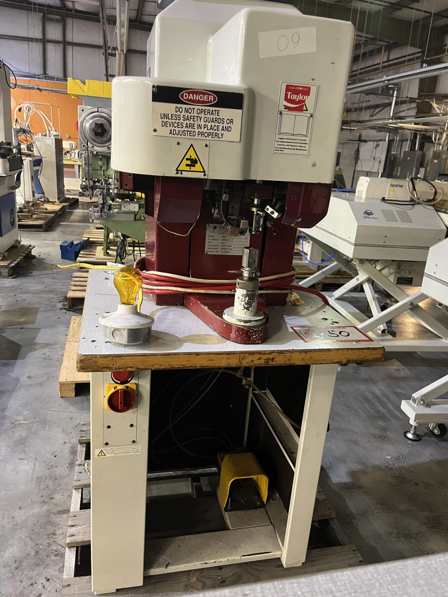 Pamco Model 1570-S-03AE Hook Letting Machine in Good, Working Condition, S/N 64-704 - Bild 2 aus 8