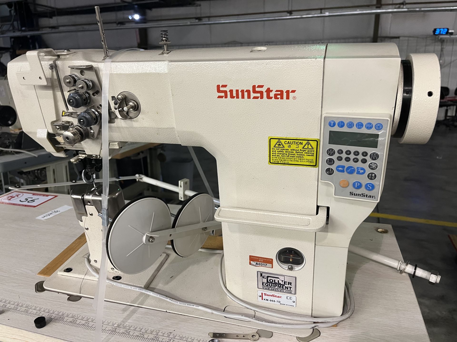 Sunstar Sewing Machine, Post, Auto Foot Lift Model KM-968-7D in Good, Working Condition S/N - Bild 4 aus 8