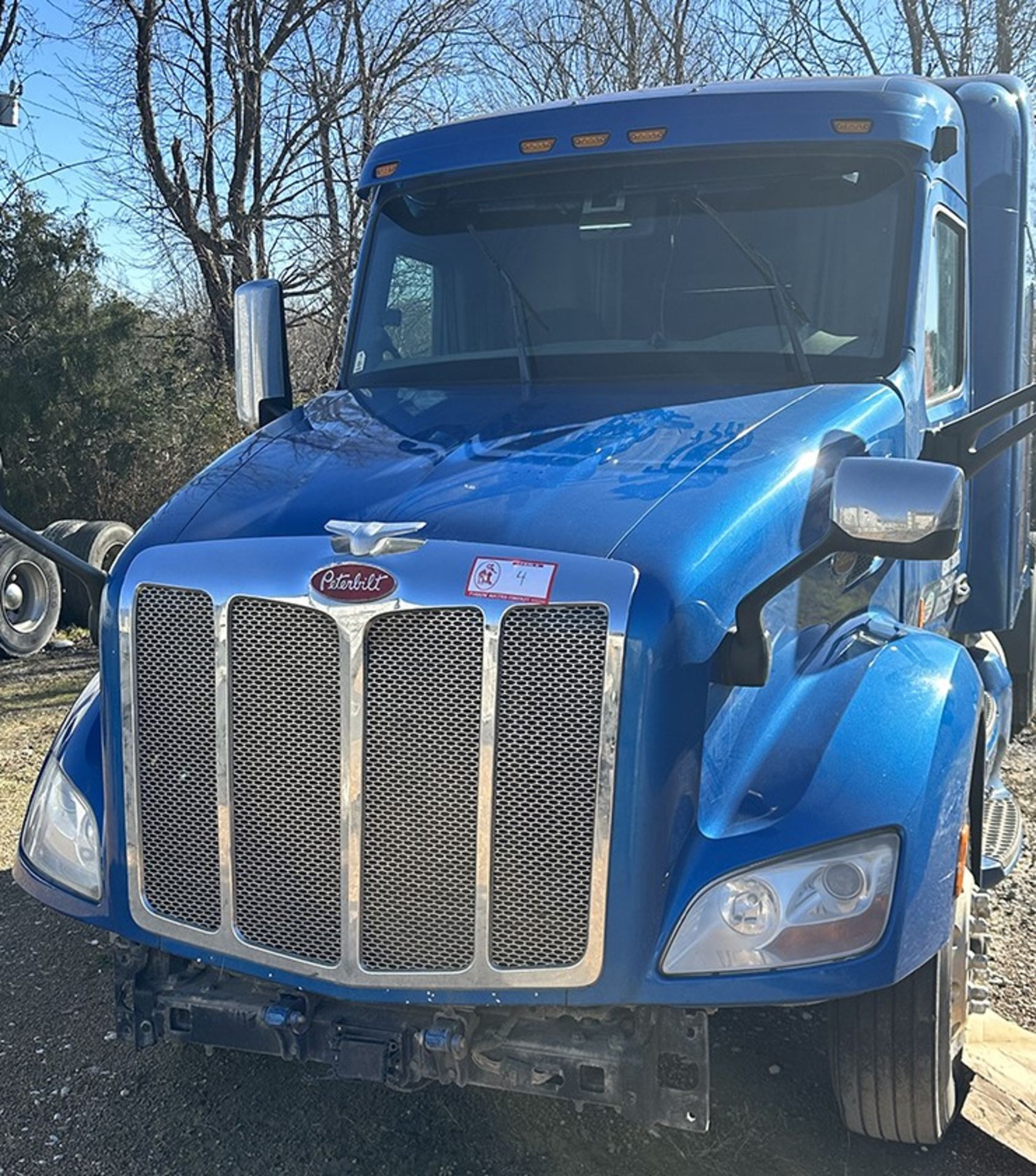 2016 PETERBILT 579 Truck Tractor, Sleeper Cab Mid Roof Type (Blue)