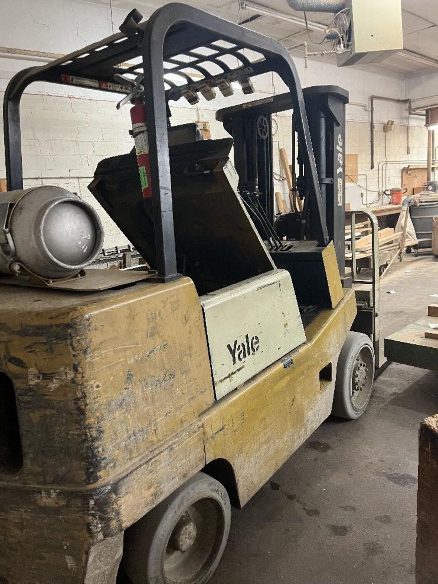 Yale Model GLC080LOSBE080 8,000lb. Capacity, LP Gas, Solid Tire Forklift with Side Shift - Image 2 of 5