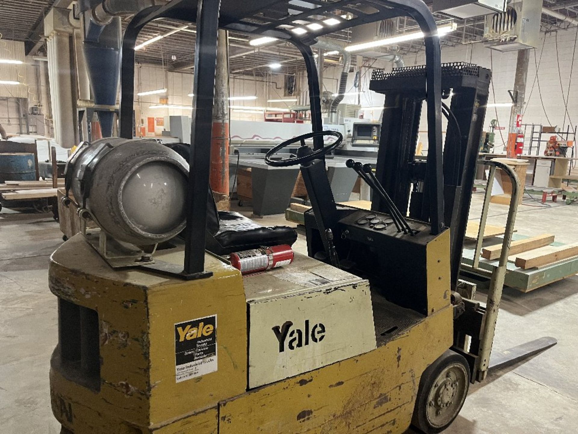 Yale Model GTC030UAT071, LP Gas, 3,000 lb. Capacity, Solid Tire Fork Lift with Side Shift - Image 3 of 8
