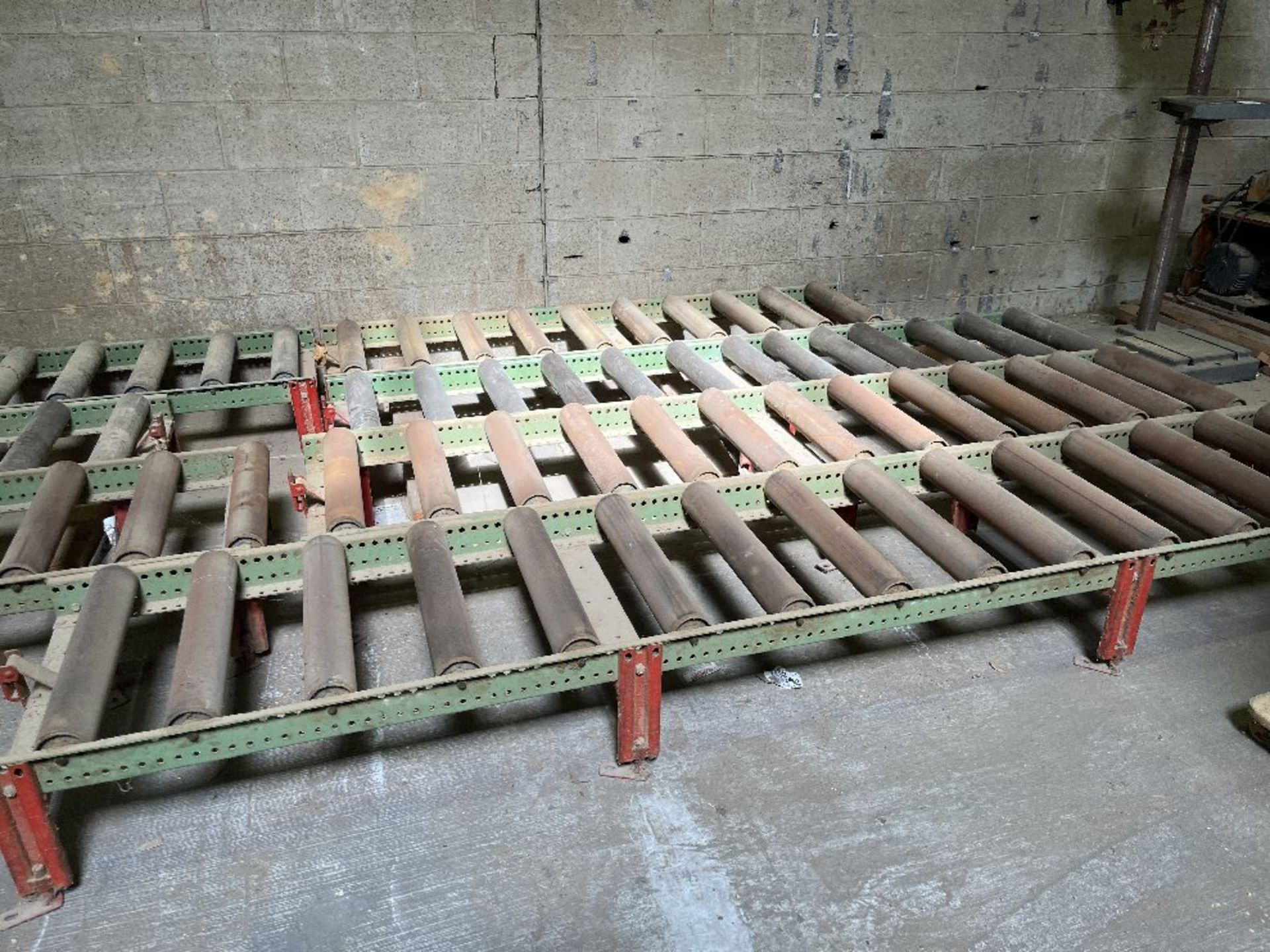 9 Sections of 98" x 19.5" Roller Conveyor - Bild 4 aus 4