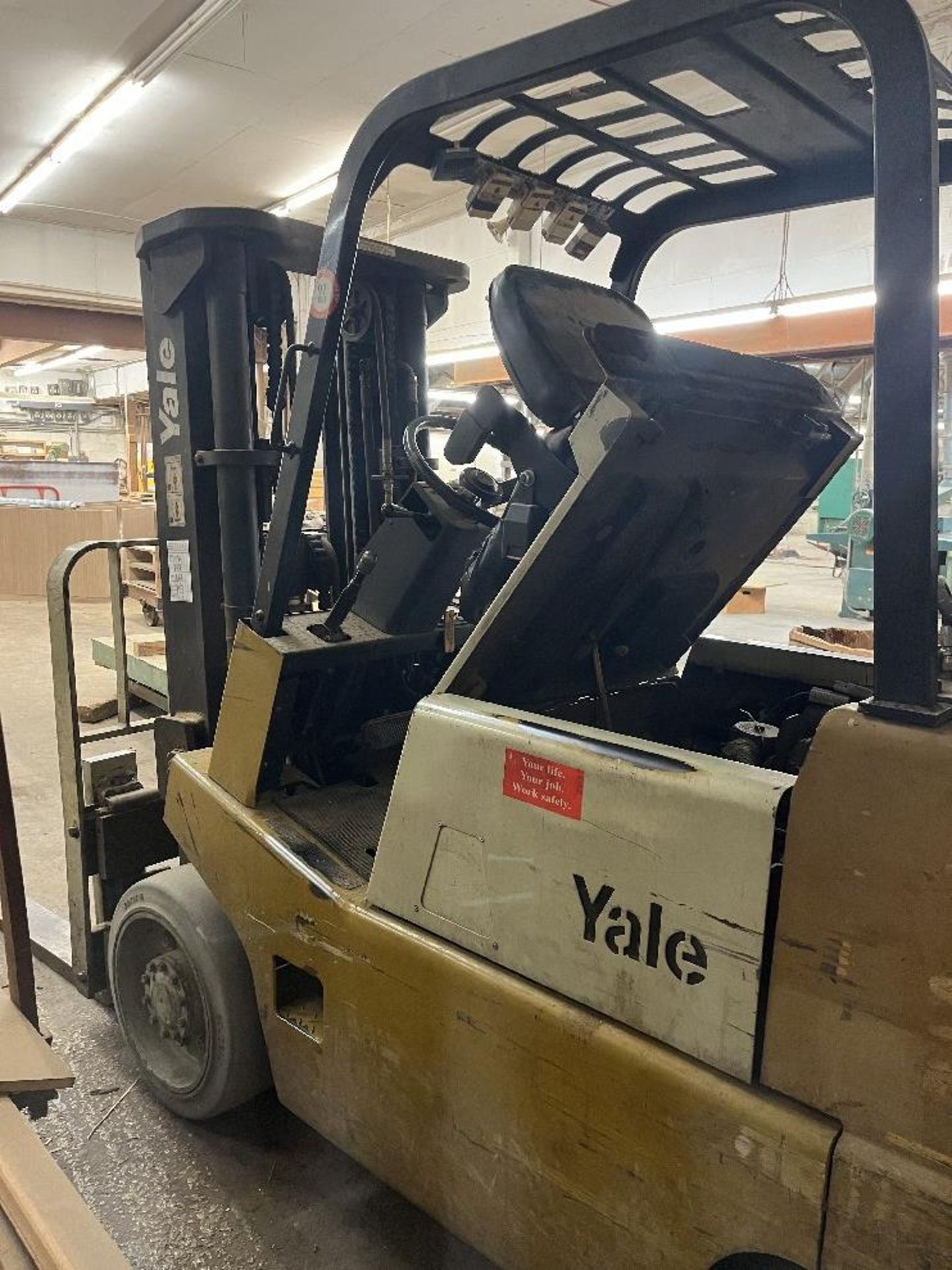 Yale Model GLC080LOSBE080 8,000lb. Capacity, LP Gas, Solid Tire Forklift with Side Shift - Image 3 of 5