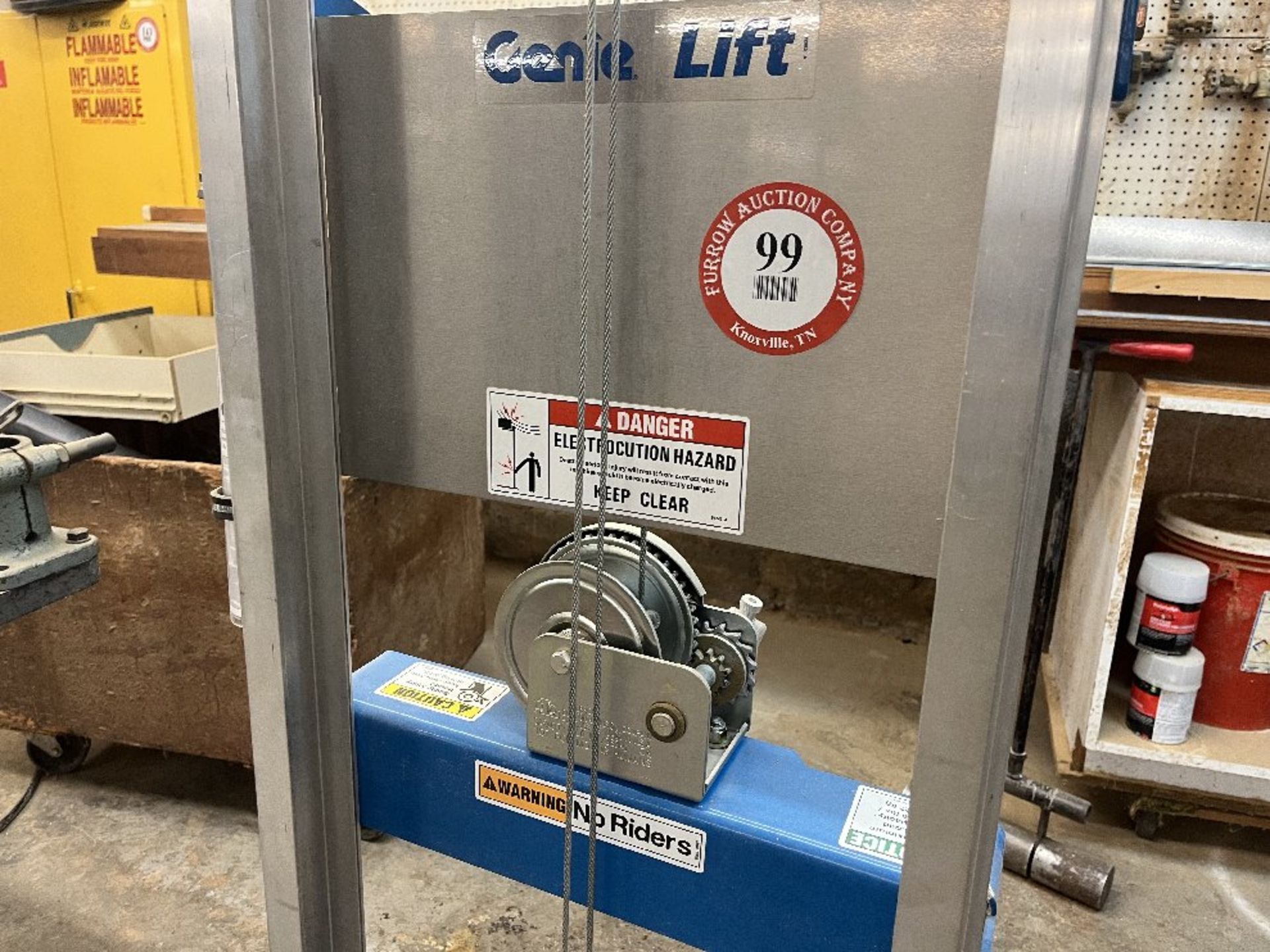 Genie Lift 500 lb. Capacity Manual Lift - Image 2 of 3