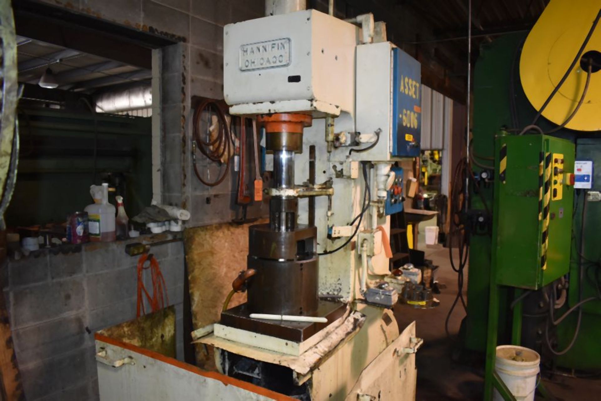 HANNIFIN HYDRAULIC PRESS, DUAL PALM BUTTONS, 12" STR., 7.5 H.P. MOTOR - Image 2 of 4