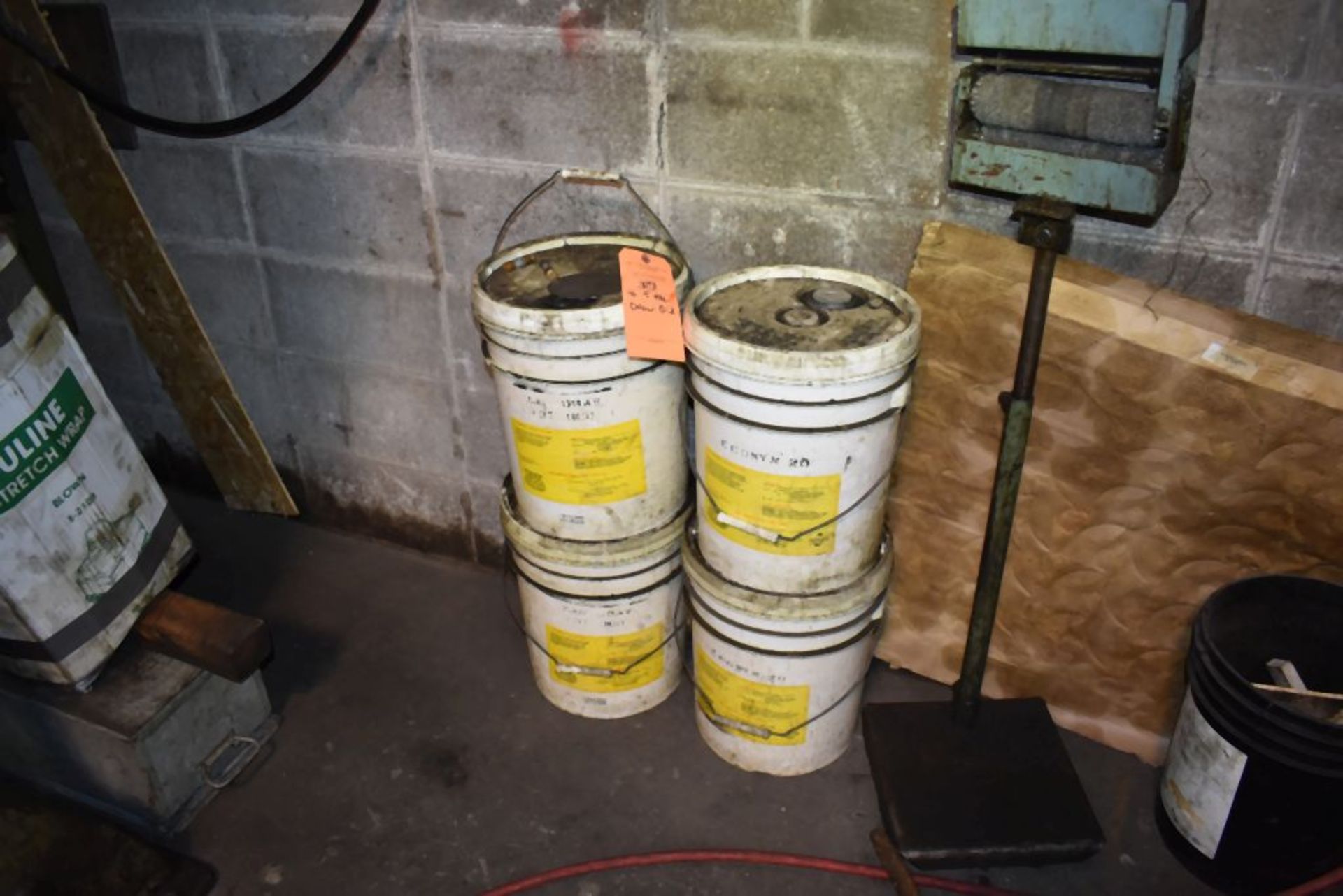 (4) FIVE GALLON PAILS OF DRAW OIL