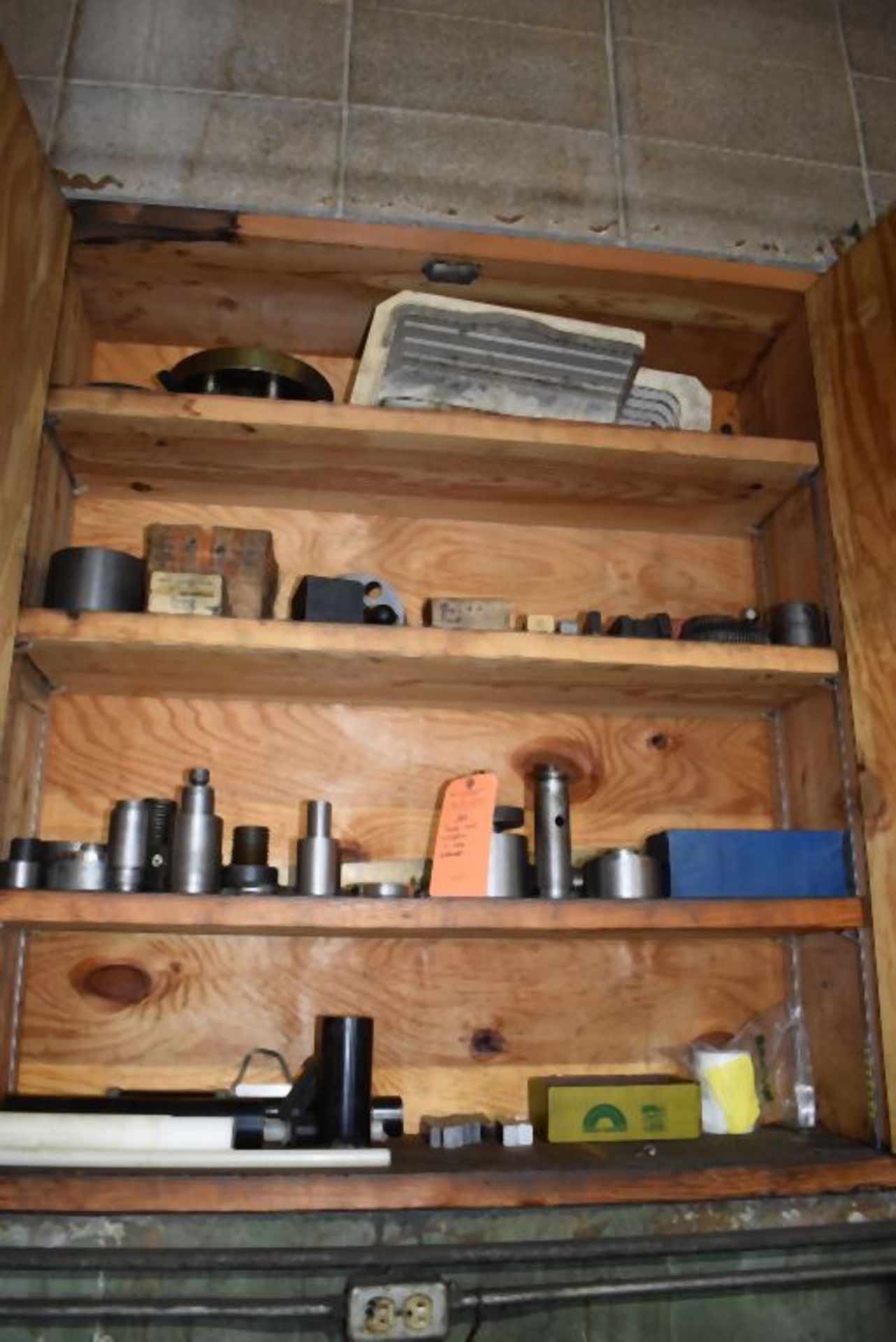 TOOLS, TOOL HOLDERS IN THIS CABINET