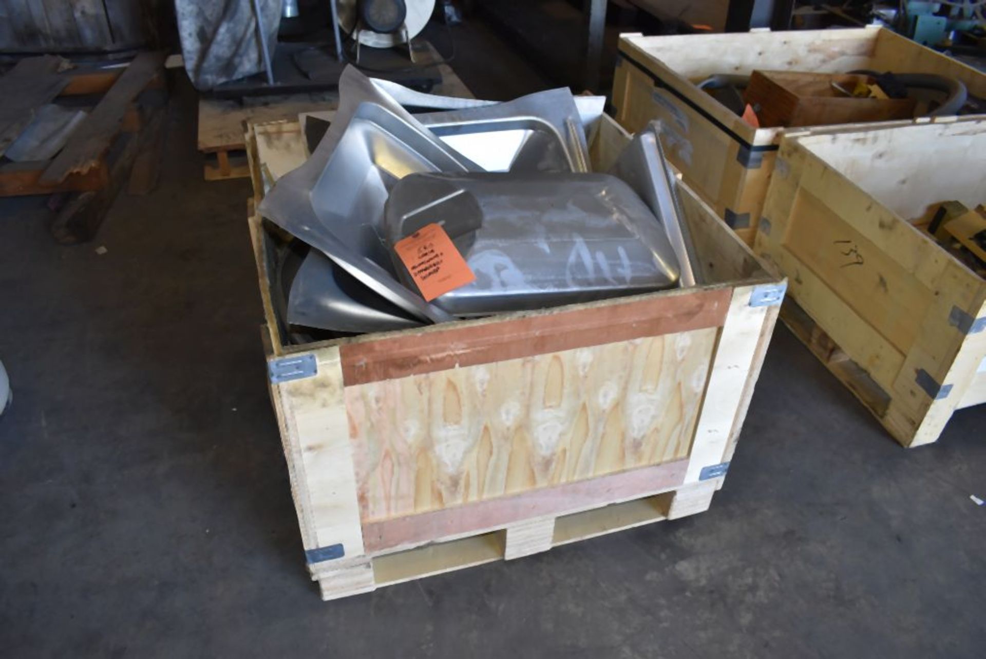 CRATE WITH ALUMINUM AND STAINLESS STEEL SCRAP
