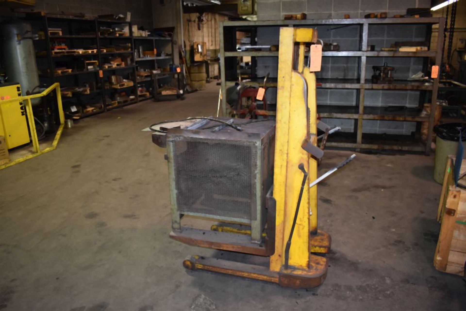 BIG JOE HYDRAULIC DIE LIFT, MODEL 2154, S/N: 41863, 1,000 LB. CAPACITY - Image 2 of 4