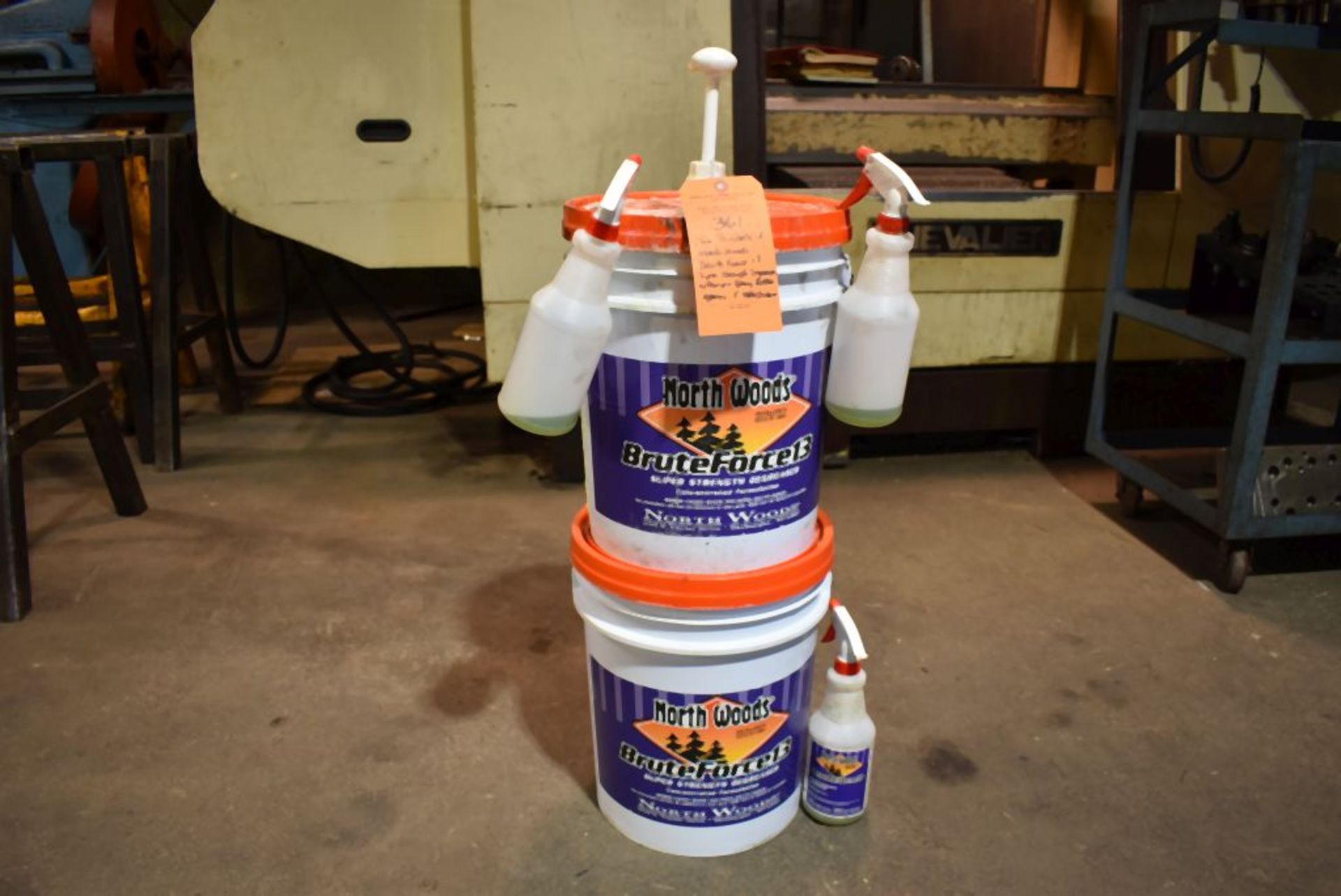 (2) BUCKETS OF NORTH WOODS BRUTE FORCE 13 SUPER STRENGTH DEGREASER WITH PUMP AND SPRAY BOTTLES,