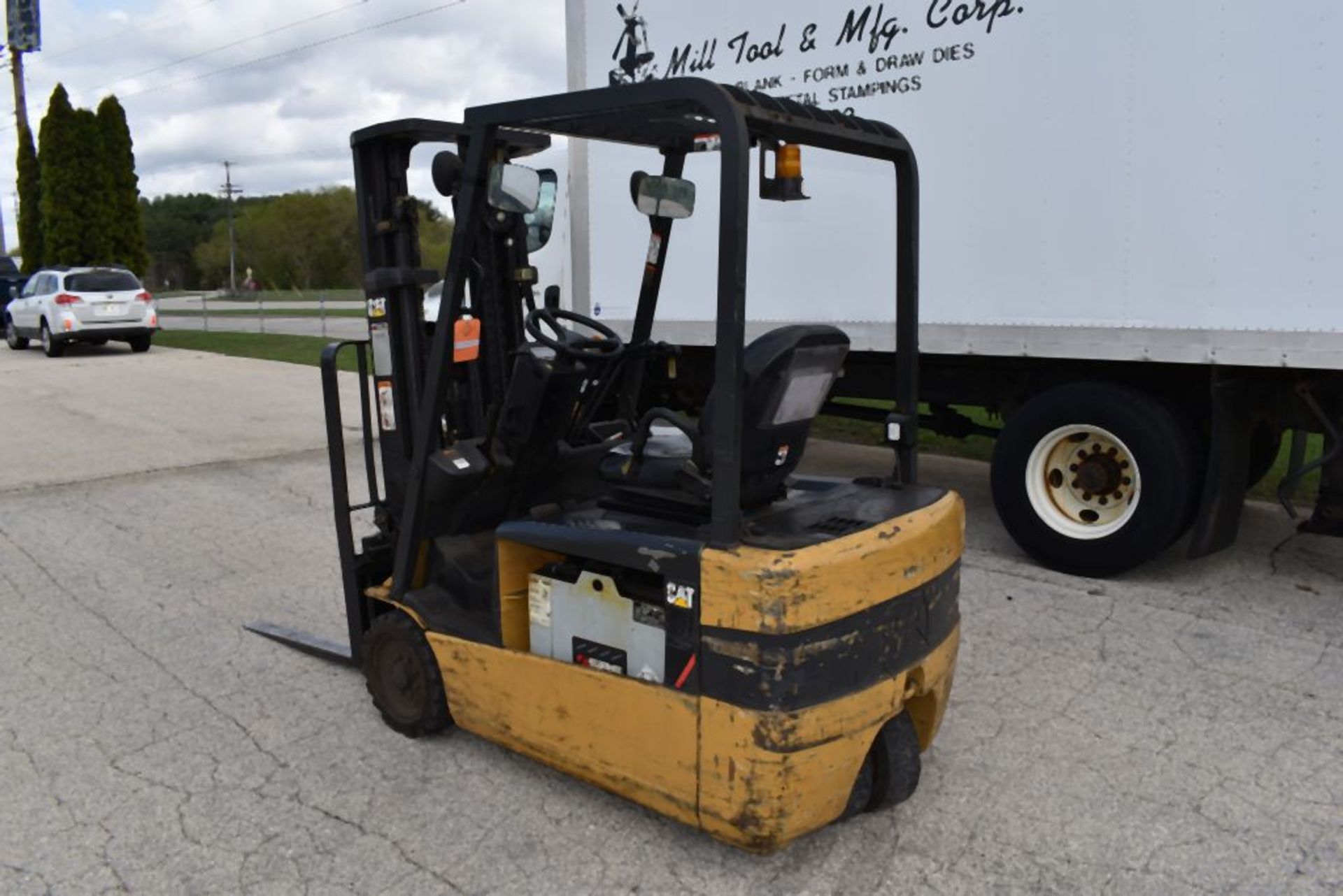 CATERPILLAR RIDE ON FORK TRUCK, MODEL ET3500-AC, S/N: ETB1400111, 36V ELECTRIC TYPE WITH CHARGER, - Image 2 of 8