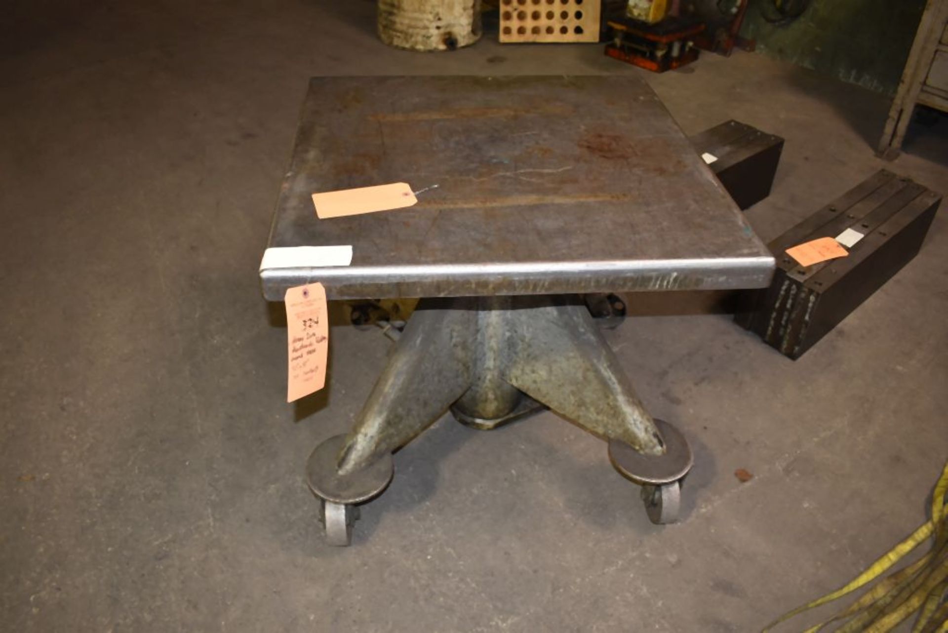HEAVY DUTY HYDRAULIC ROLLING WORK TABLE, 30" x 30", NO CONTENTS - Image 2 of 4
